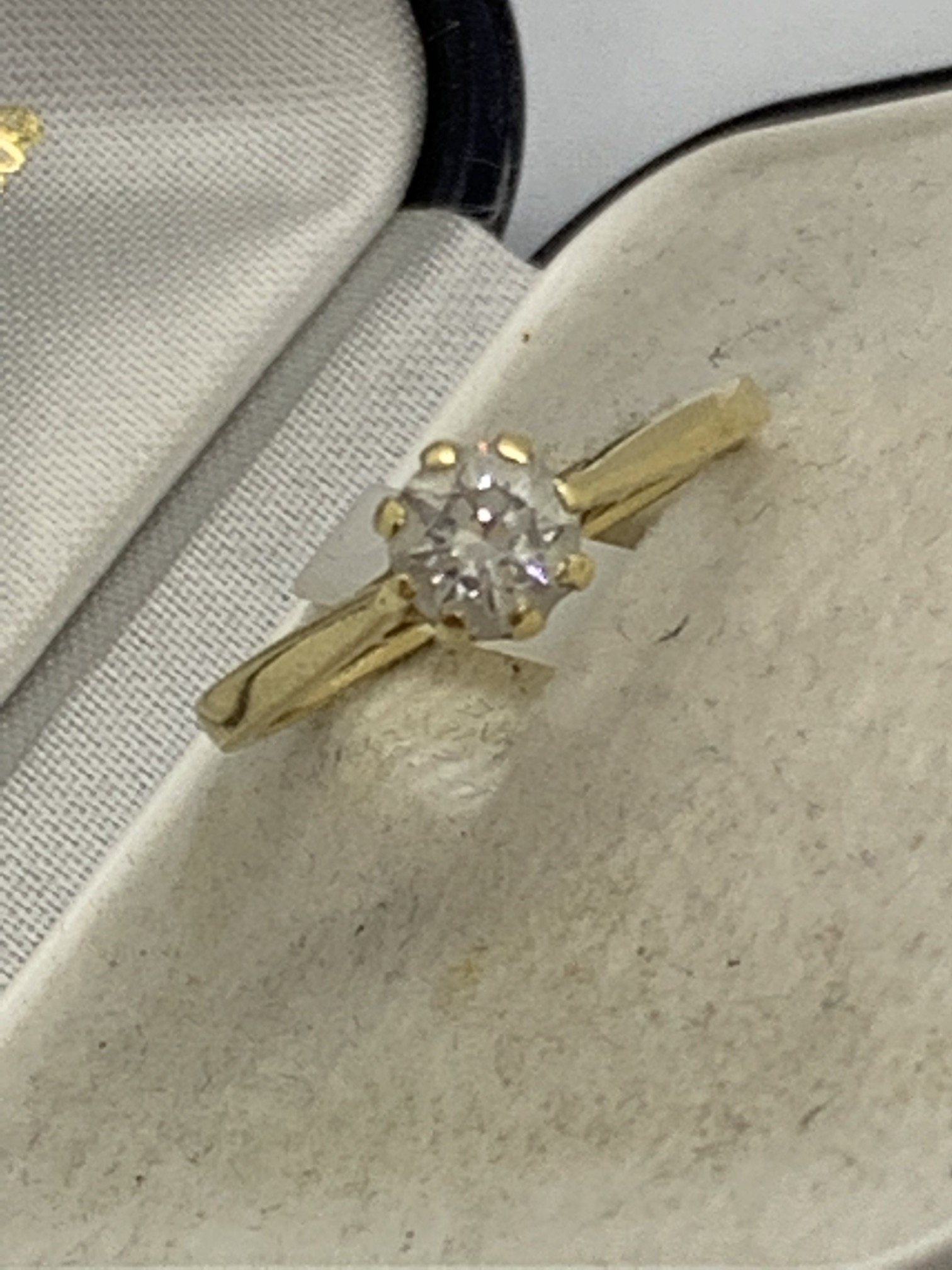 18ct GOLD DIAMOND SOLITAIRE RING - Image 4 of 4