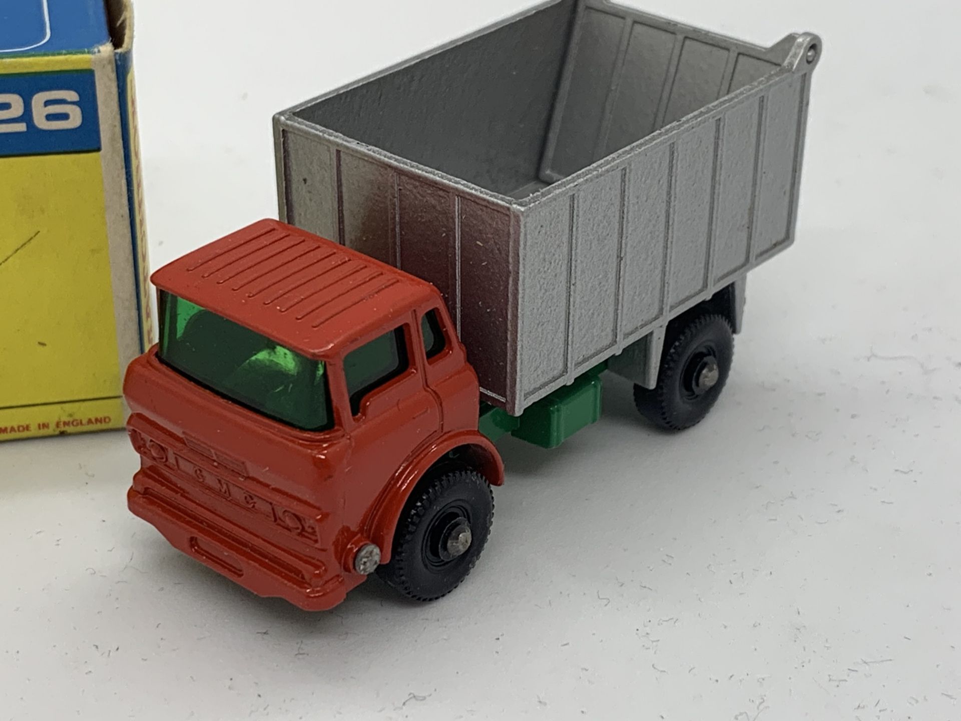 MATCHBOX G.M.C TIPPER TRUCK NO 26 WITH ORIGINAL BOX - NO RESERVE - Image 2 of 8