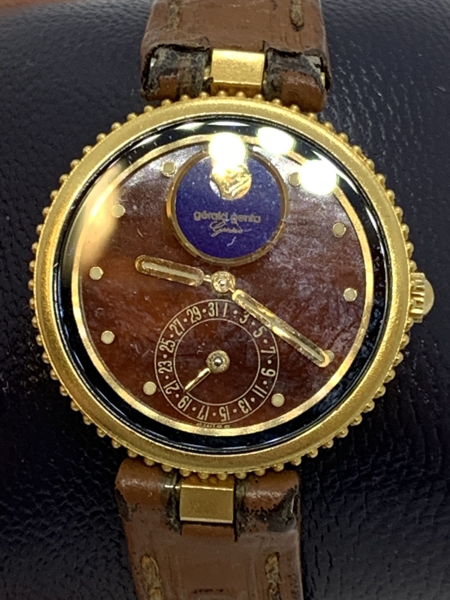 FINE 18ct GOLD GERALD GENTA WATCH - No 542