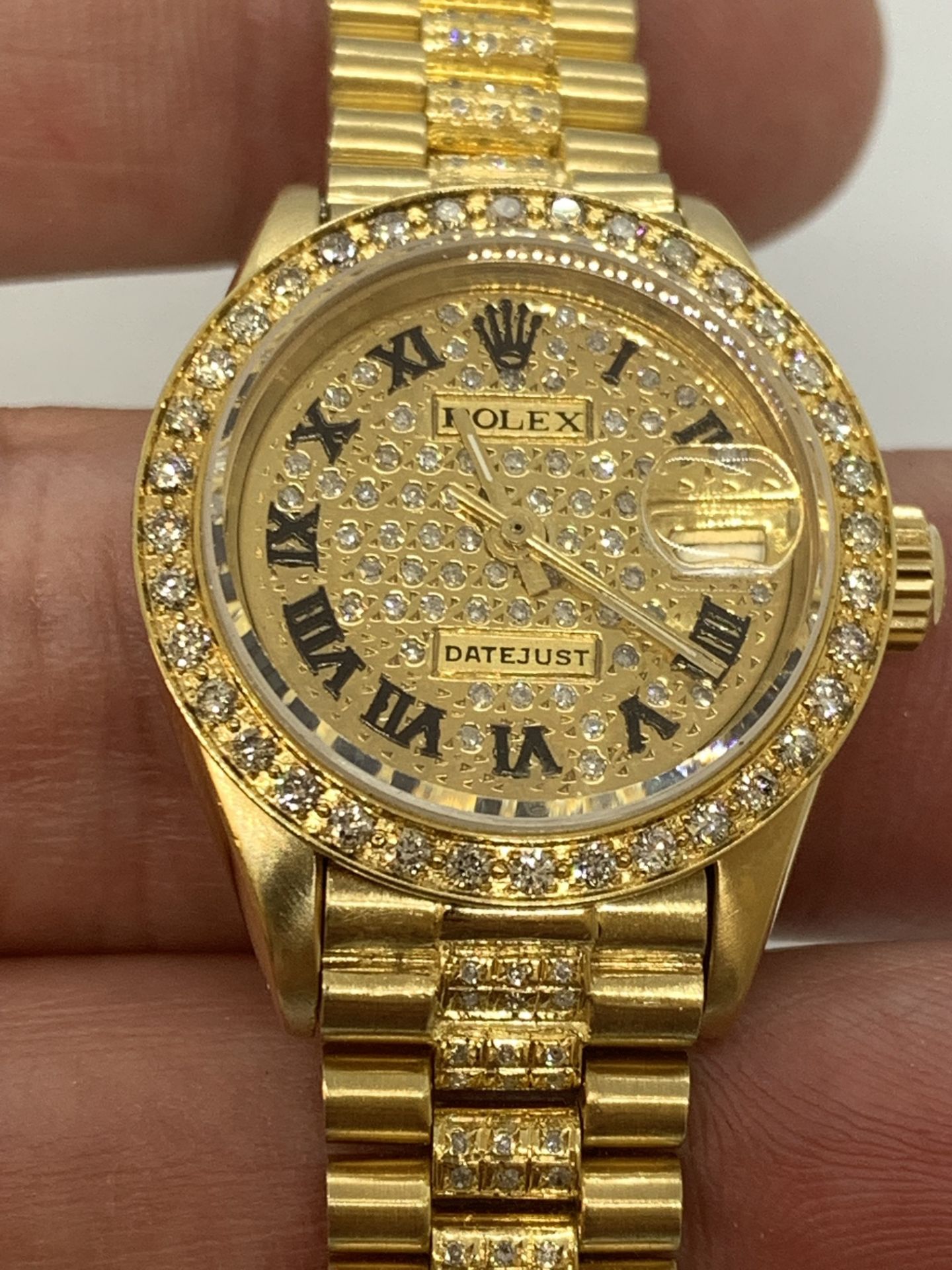 DIAMOND SET LADIES GOLD ROLEX WATCH - Image 7 of 12