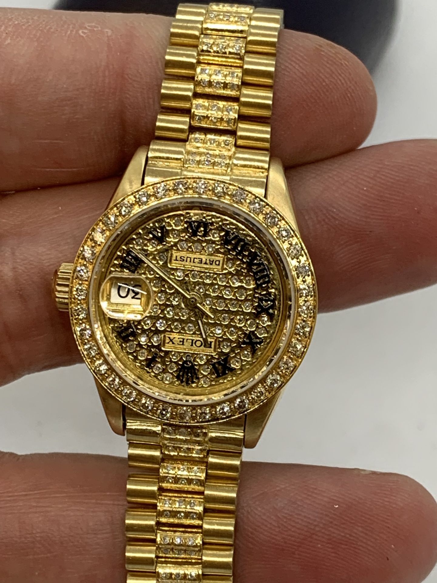 DIAMOND SET LADIES GOLD ROLEX WATCH - Image 3 of 12