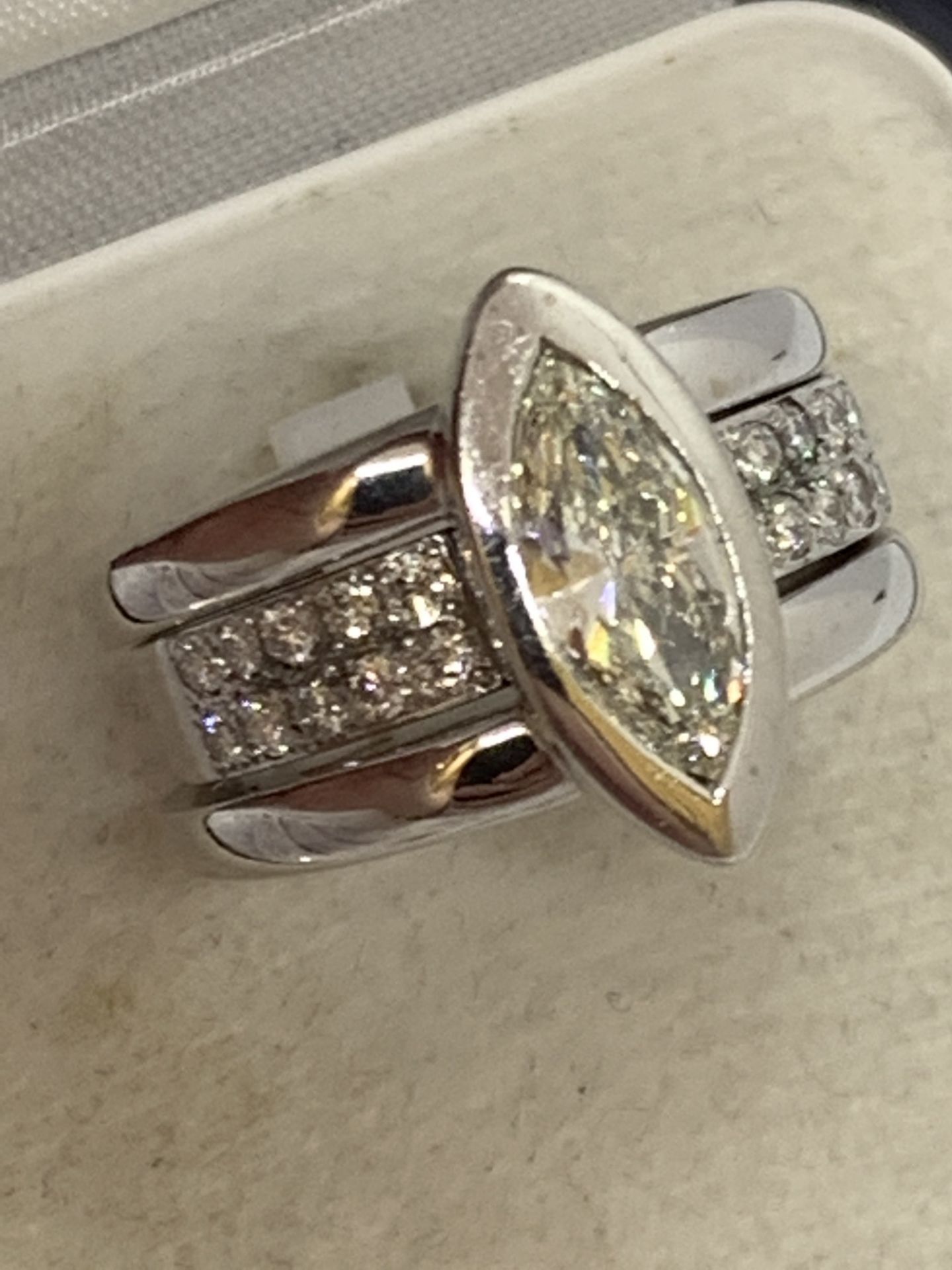 18ct GOLD 2.00ct DIAMOND RING 1.50ct MARQUISE + 0.50ct OTHER DIAMONDS - Image 7 of 11