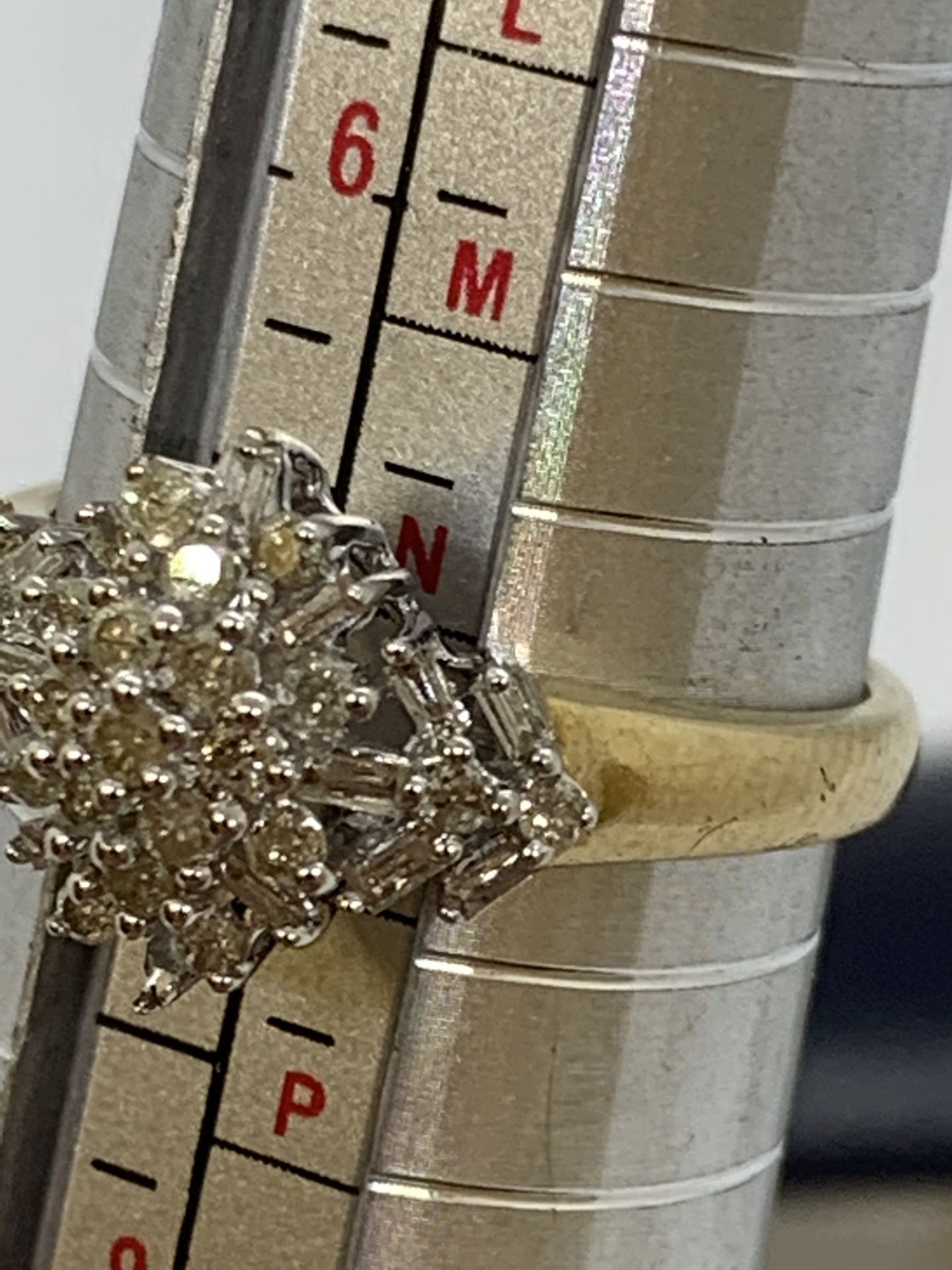 9ct GOLD DIAMOND SET RING - Image 5 of 5