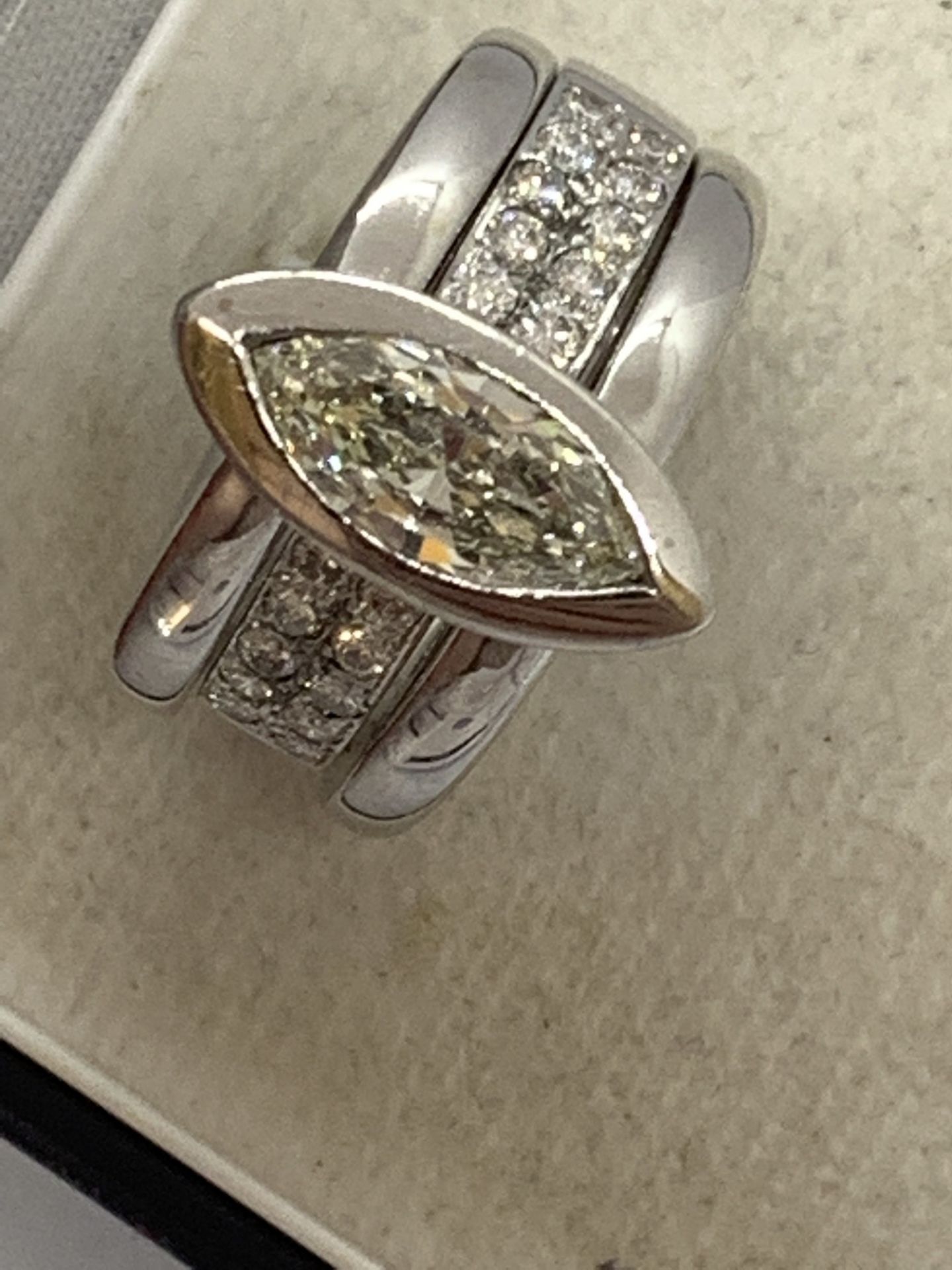 18ct GOLD 2.00ct DIAMOND RING 1.50ct MARQUISE + 0.50ct OTHER DIAMONDS - Image 5 of 11