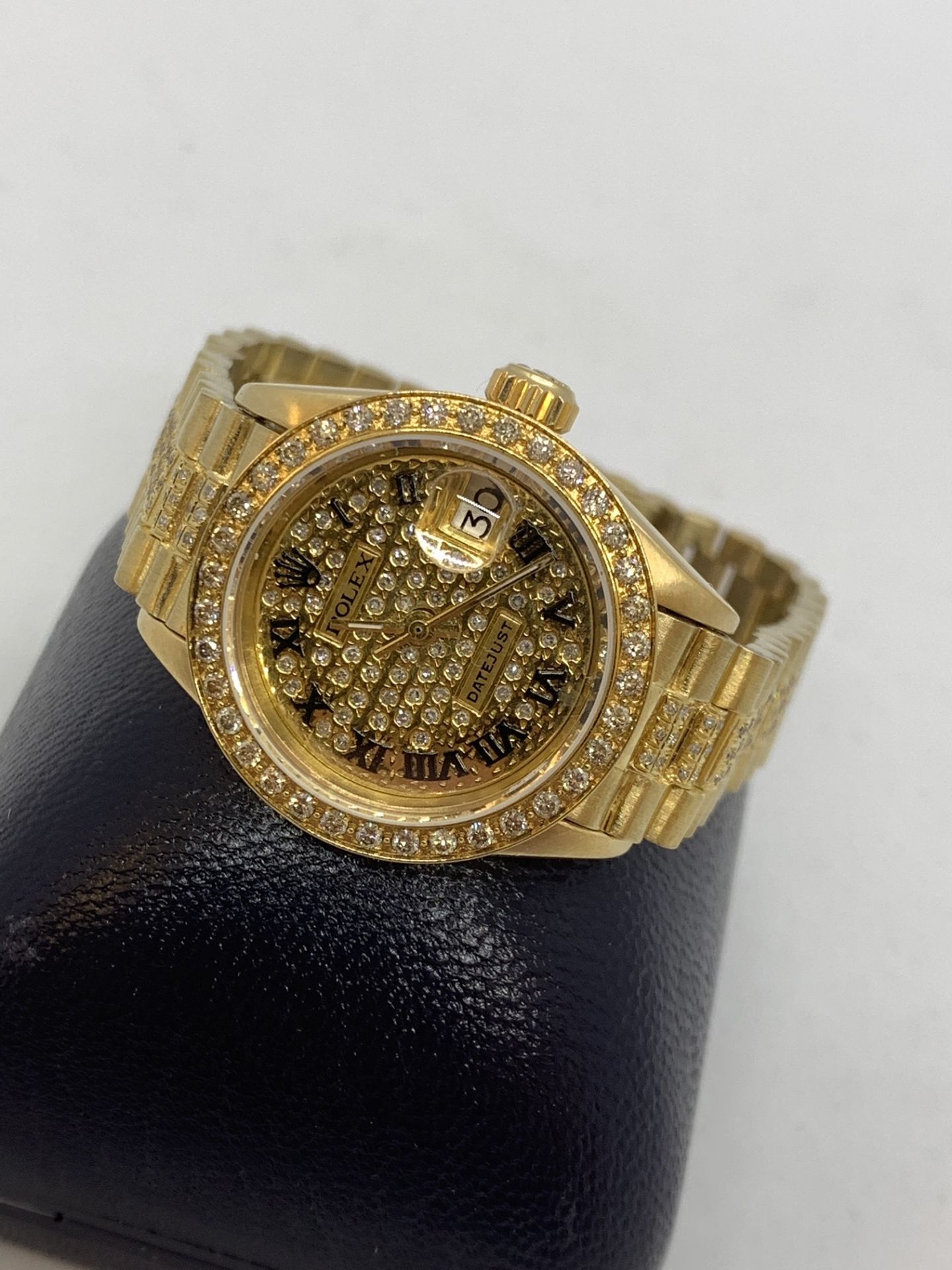 DIAMOND SET LADIES GOLD ROLEX WATCH - Image 5 of 12