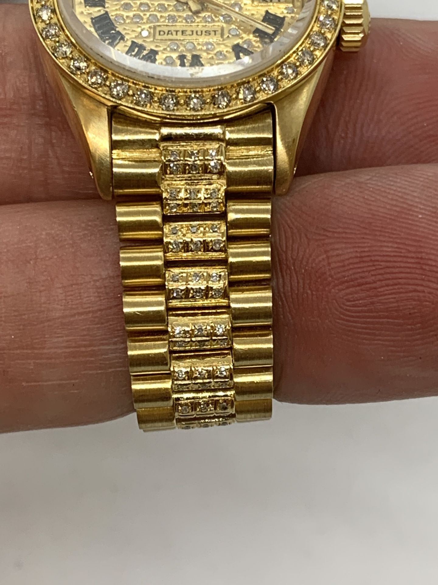 DIAMOND SET LADIES GOLD ROLEX WATCH - Image 8 of 12