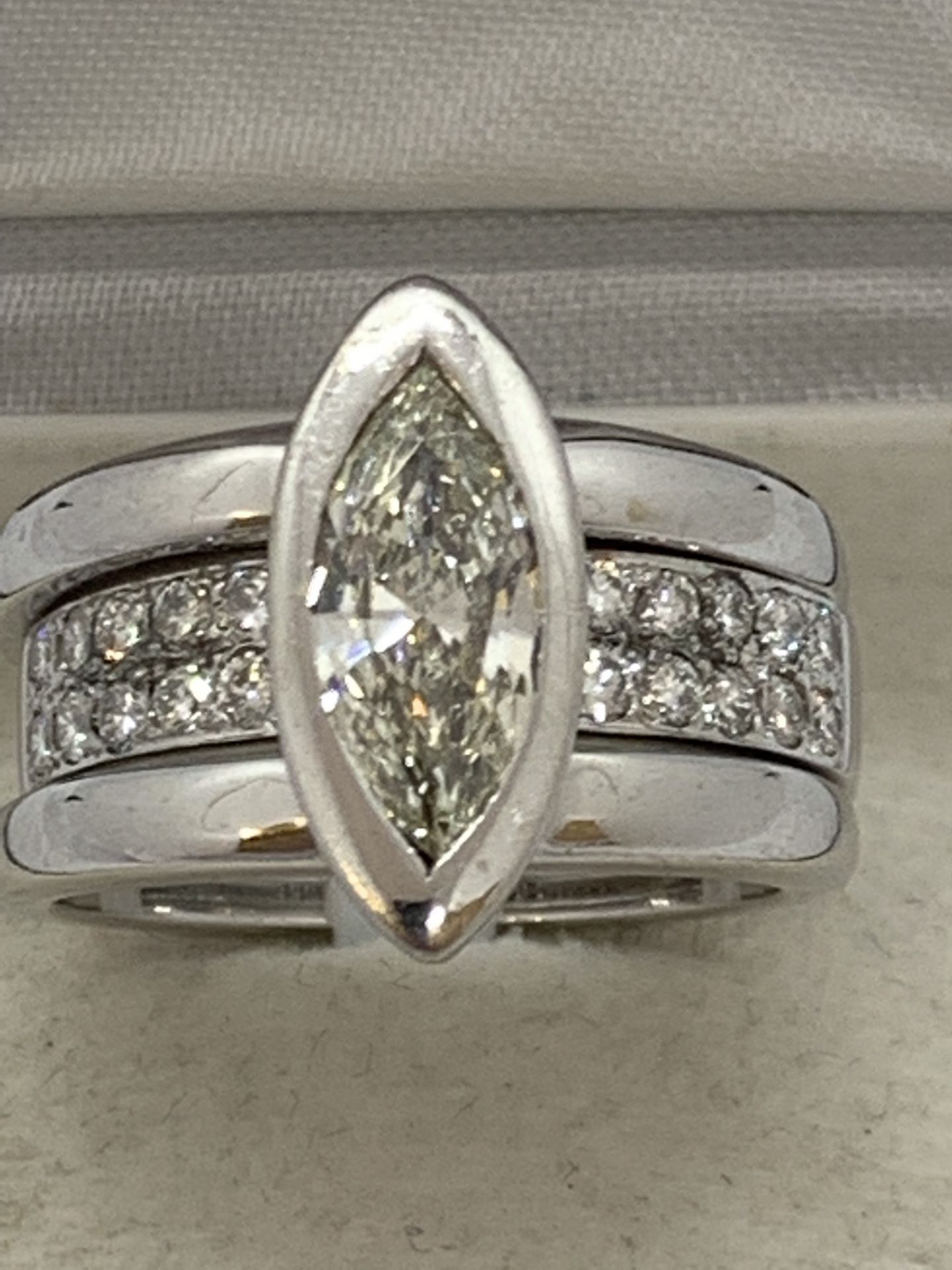 18ct GOLD 2.00ct DIAMOND RING 1.50ct MARQUISE + 0.50ct OTHER DIAMONDS - Image 2 of 11