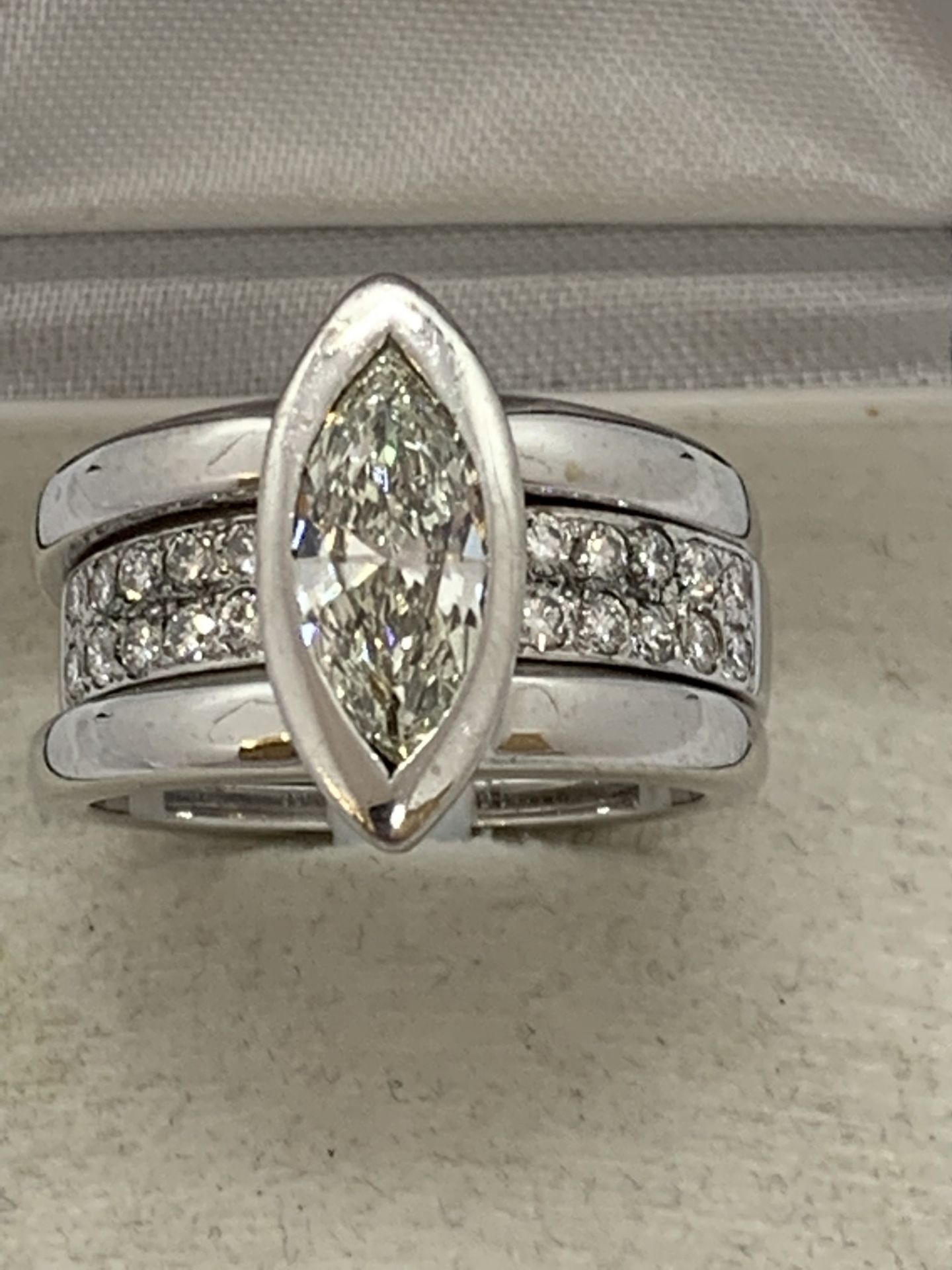 18ct GOLD 2.00ct DIAMOND RING 1.50ct MARQUISE + 0.50ct OTHER DIAMONDS