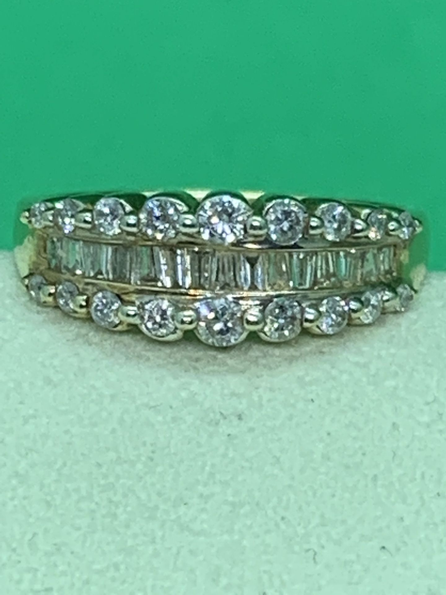 1.00ct APPROX DIAMOND RING SET IN 14ct YELLOW GOLD