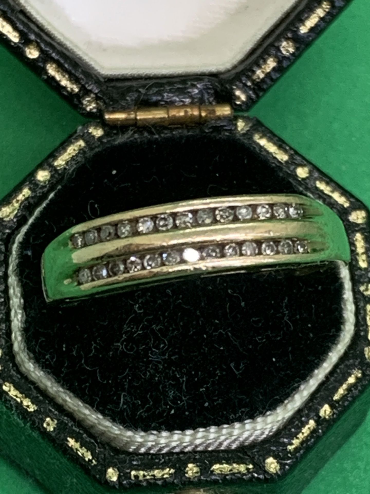 9ct GOLD 2 x DIAMOND ROW SET RING - Image 2 of 2