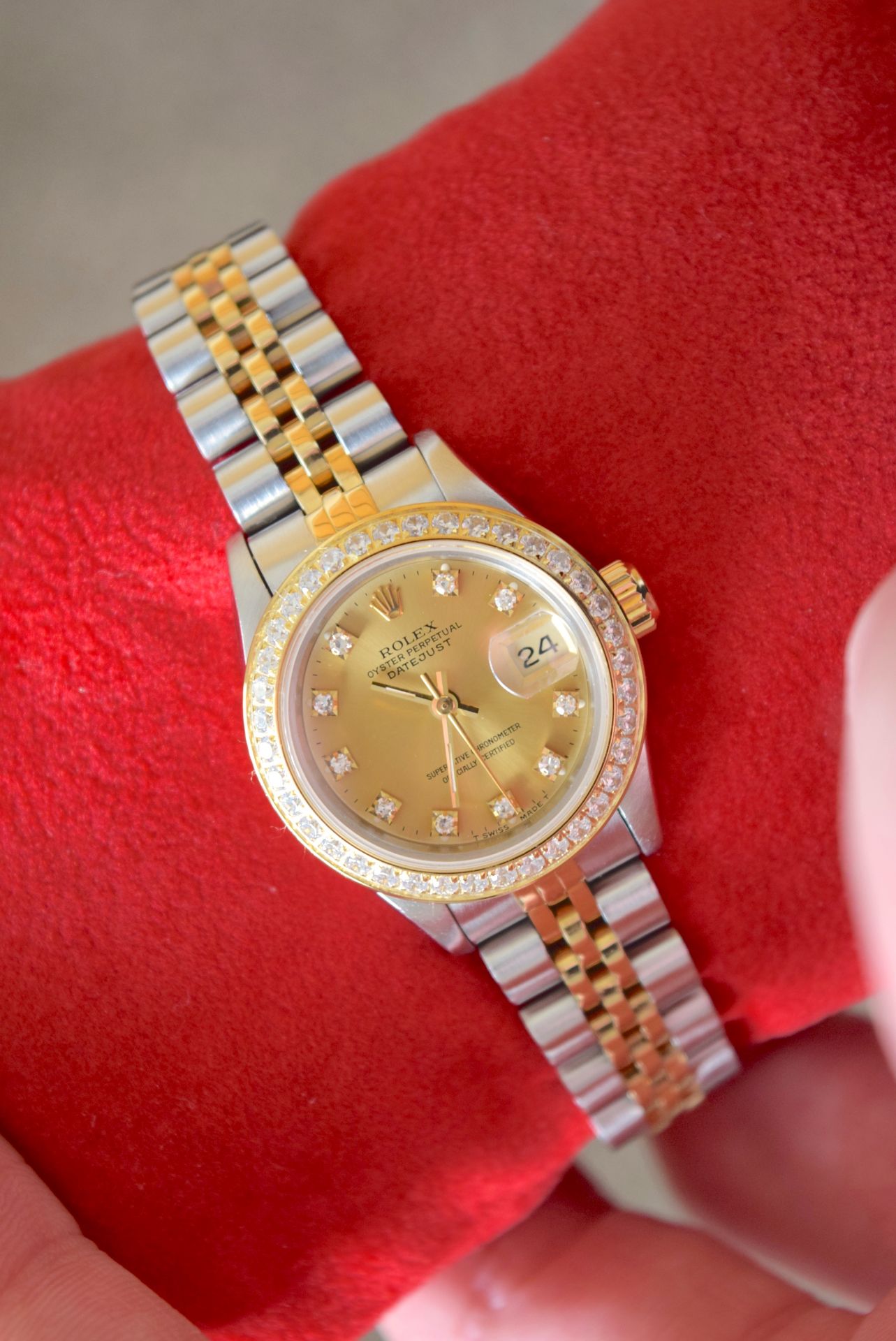 GORGEOUS ROLEX DATEJUST STEEL & 18CT GOLD (BOX & CERTIFICATE, ORIGINAL ROLEX DIAMOND CHAMPAGNE DIAL) - Image 5 of 11