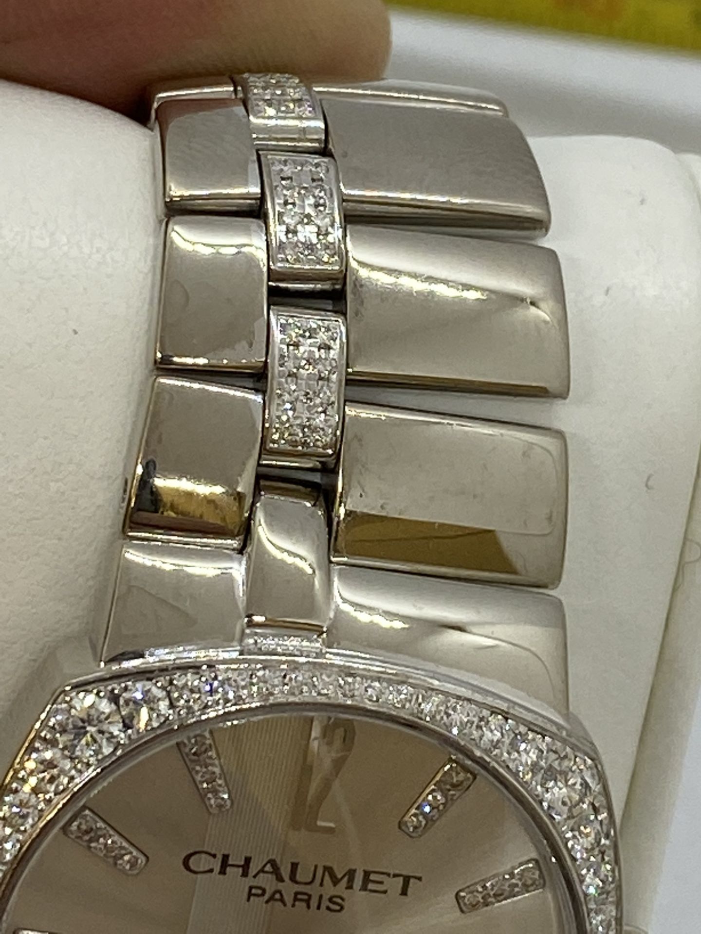 18ct WHITE GOLD CHAUMET PARIS DIAMOND SET WATCH - APPROX 115g - Image 5 of 11