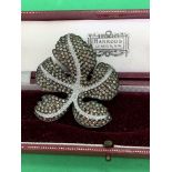 IMPRESSIVE 10.00ct DIAMOND SET BROOCH SET IN GOLD - 29 grams