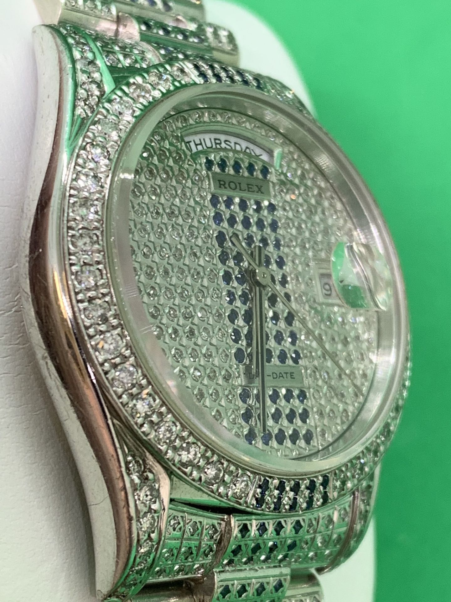 BEAUTIFUL ROLEX SET WITH BLUE SAPPHIRES & DIAMONDS SET IN WHITE METAL - Image 4 of 15