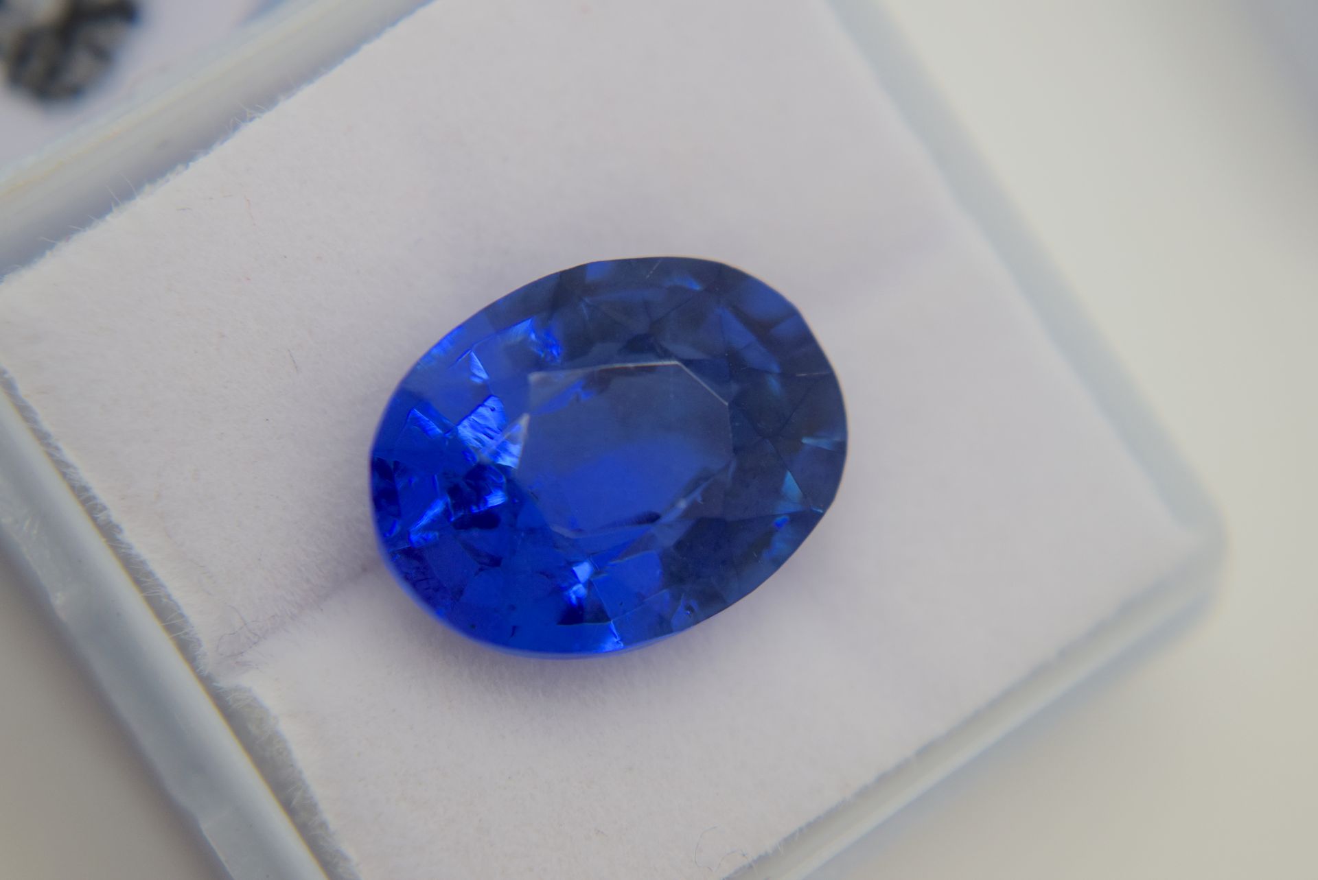 BLUE STONE WITH CARD MARKED BLUE NATURAL SAPPHIRE - Image 2 of 3