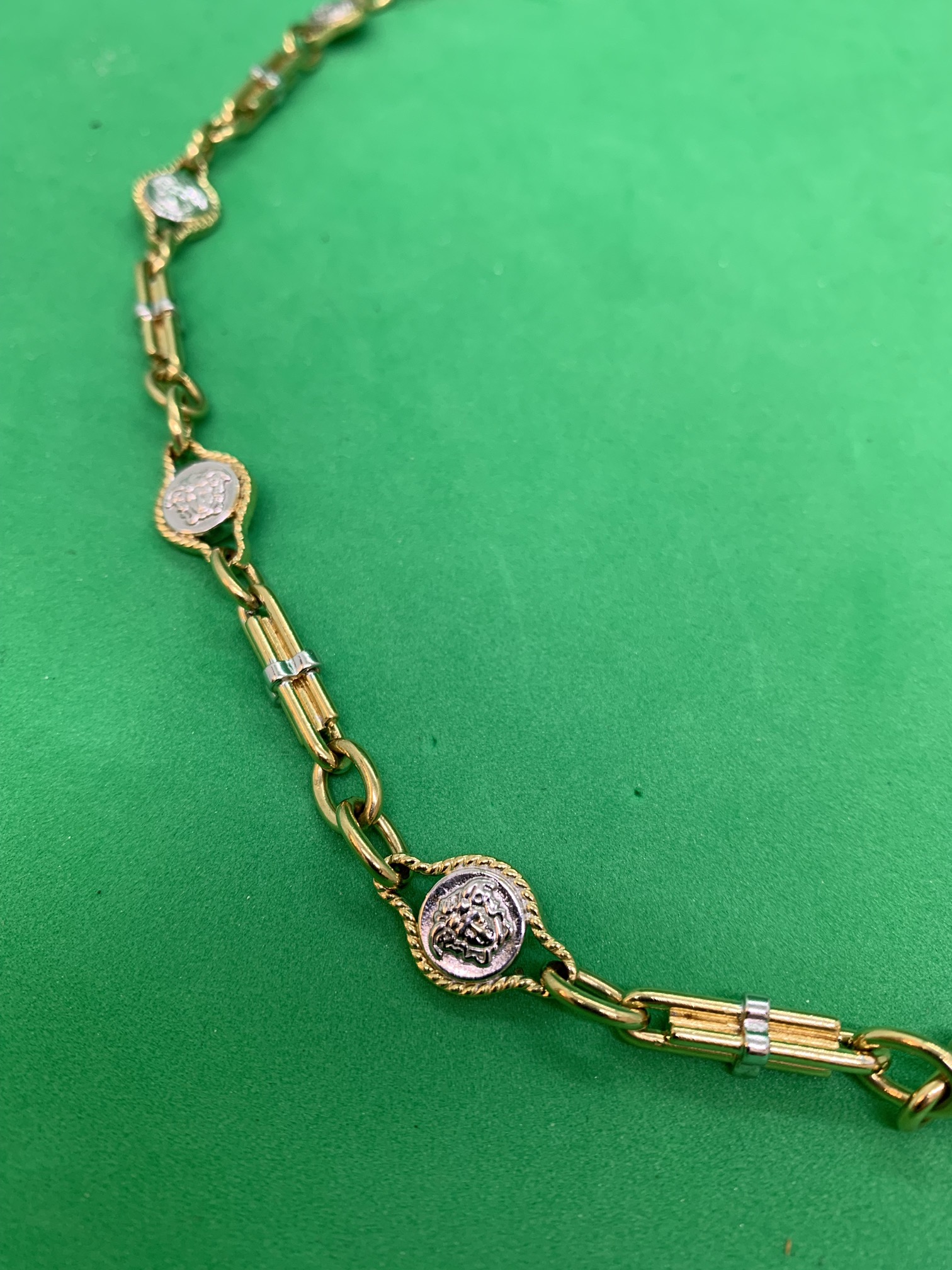 HEAVY 110 GRAMS APPROX VERSACE STYLE GOLD CHAIN - IMPRESSIVE - 24" - Image 4 of 7