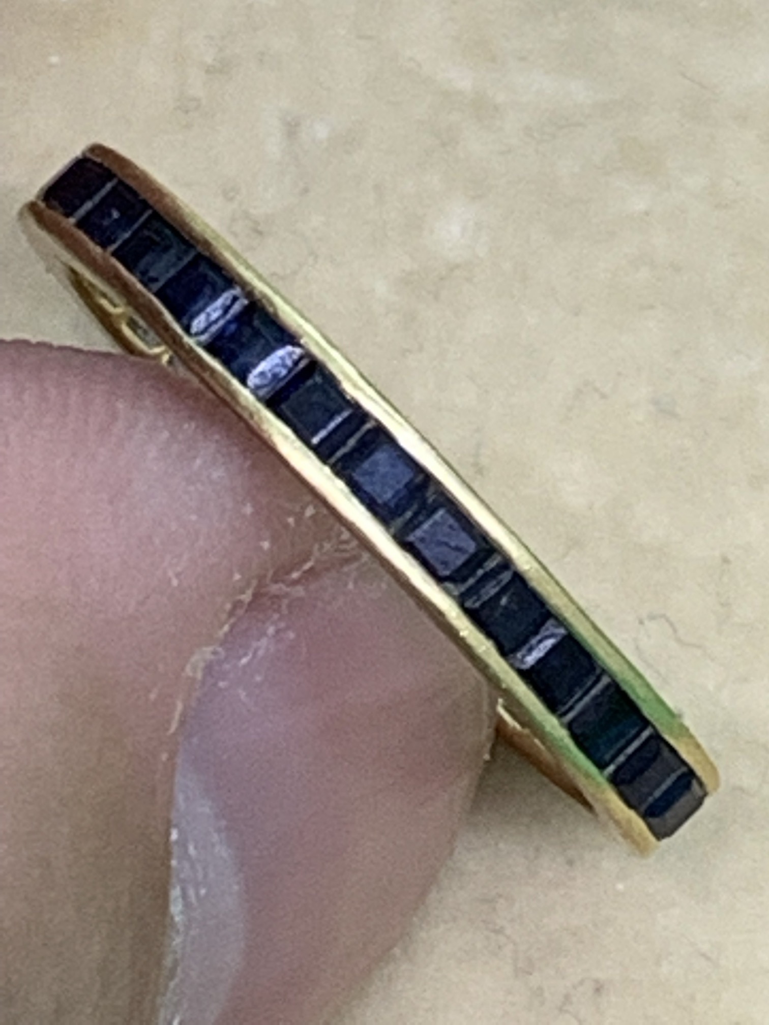 18ct GOLD SAPPHIRE ETERNITY RING - SHAPED - Image 4 of 4