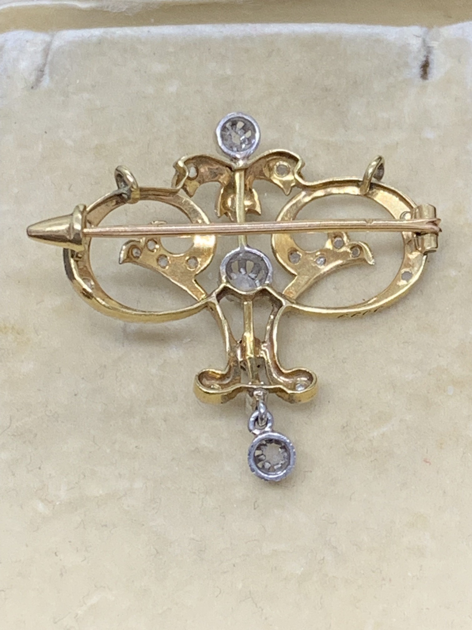 ANTIQUE ART DECO 18ct GOLD DIAMOND SET BROOCH - Image 2 of 3