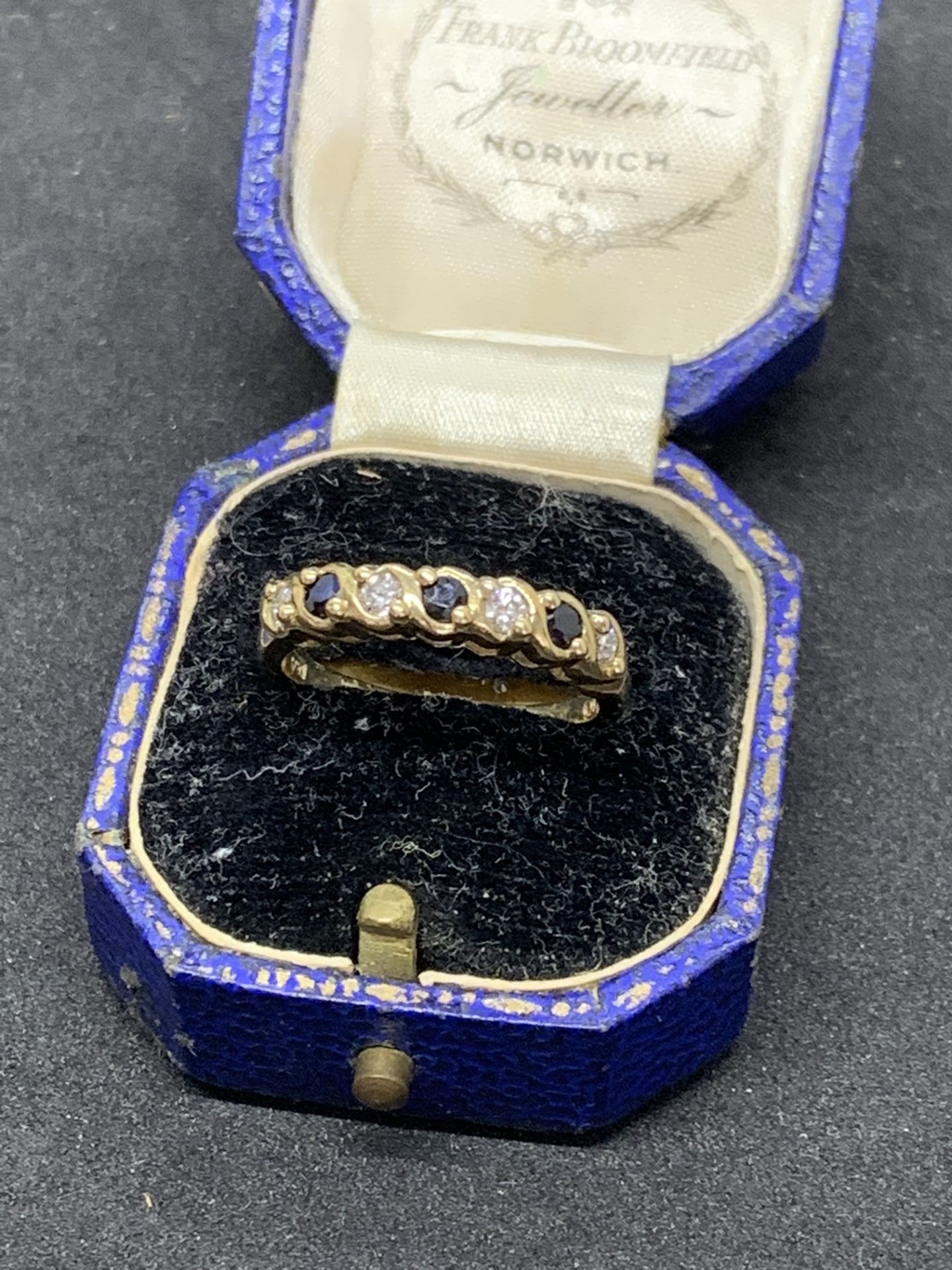 9ct GOLD SAPPHIRE & DIAMOND HALF ETERNITY RING - Image 2 of 5