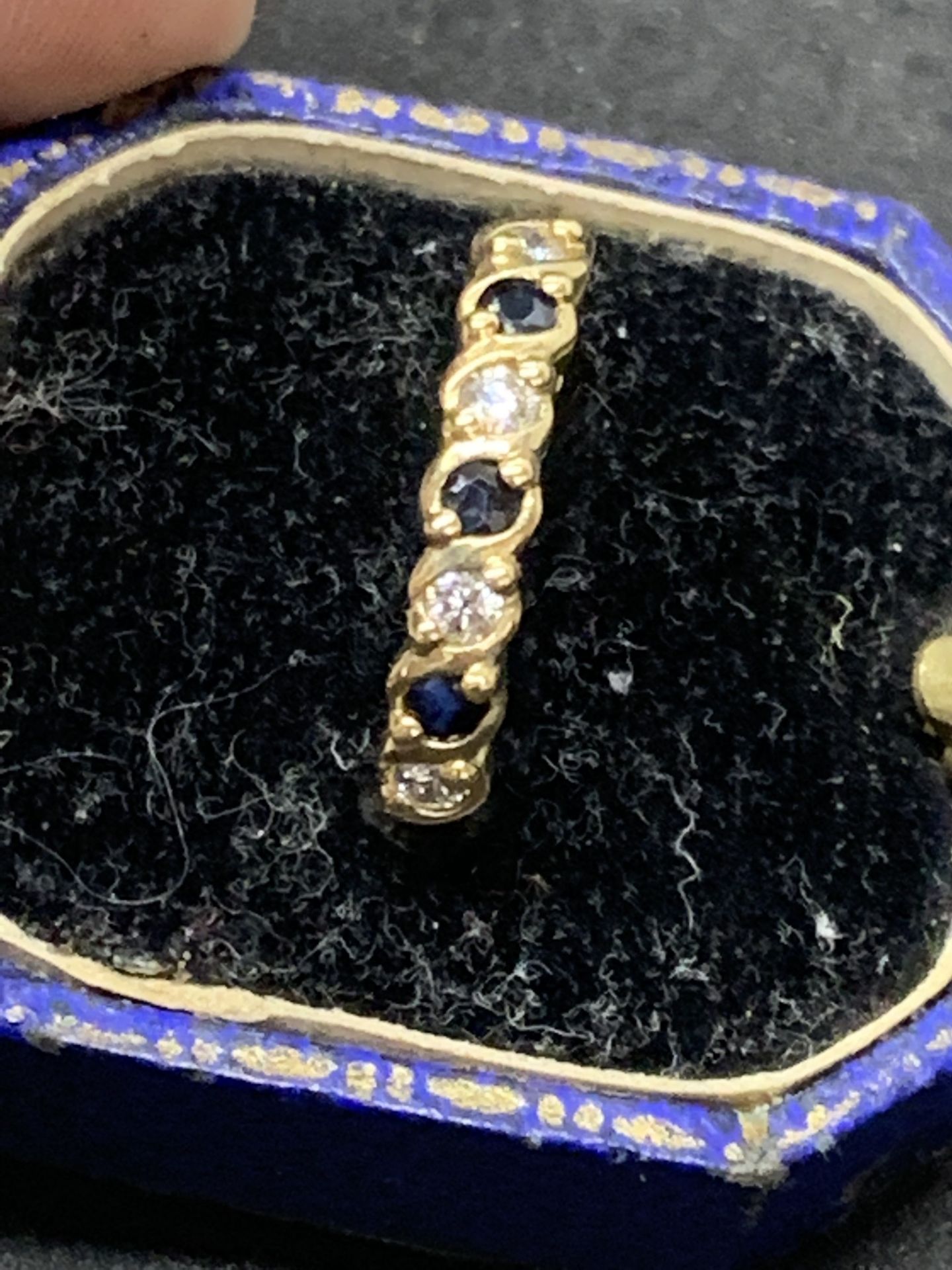 9ct GOLD SAPPHIRE & DIAMOND HALF ETERNITY RING - Image 3 of 5