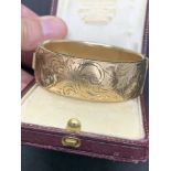 9ct GOLD & METAL CORE GOLD BANGLE