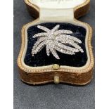 18ct WHITE GOLD DIAMOND PALM TREE STYLE RING - 8.9 GRAMS