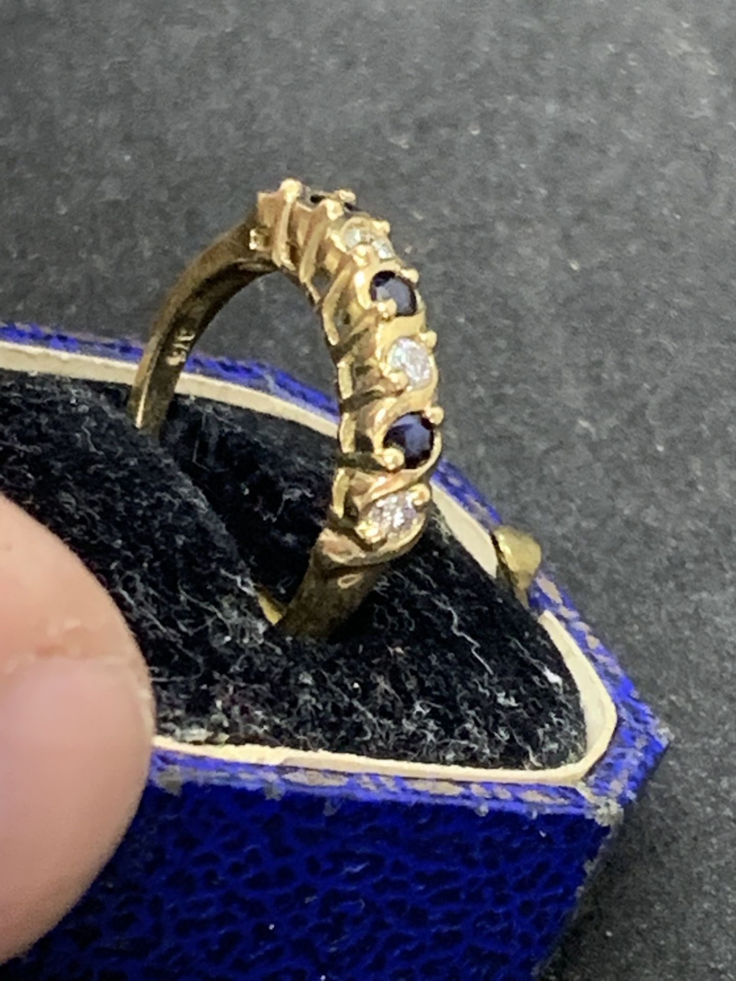 9ct GOLD SAPPHIRE & DIAMOND HALF ETERNITY RING - Image 5 of 5