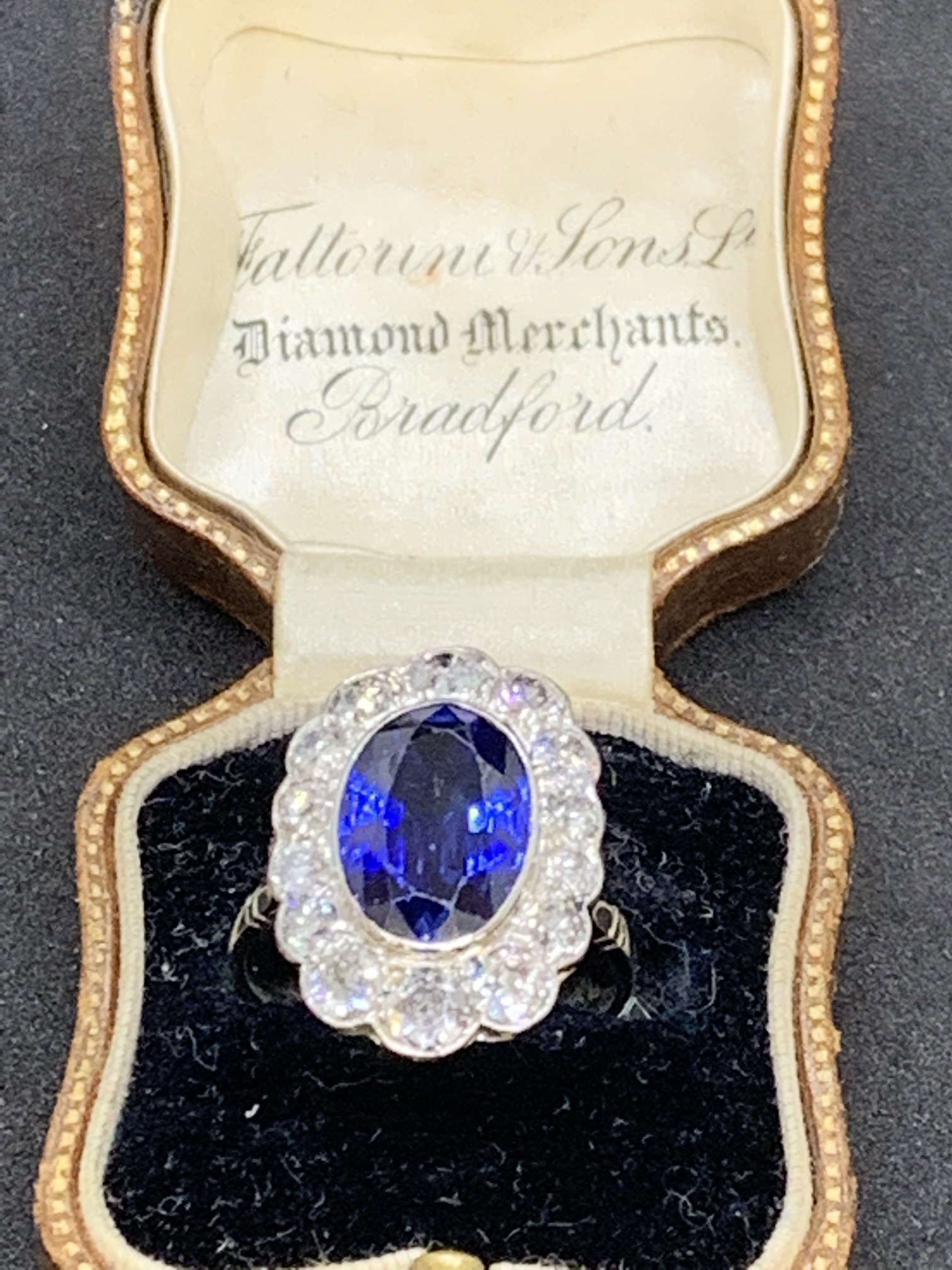 FINE 18ct Gold DIamond & Large Blue Stone Ring - approx 2cts of Diamonds + - Image 4 of 14