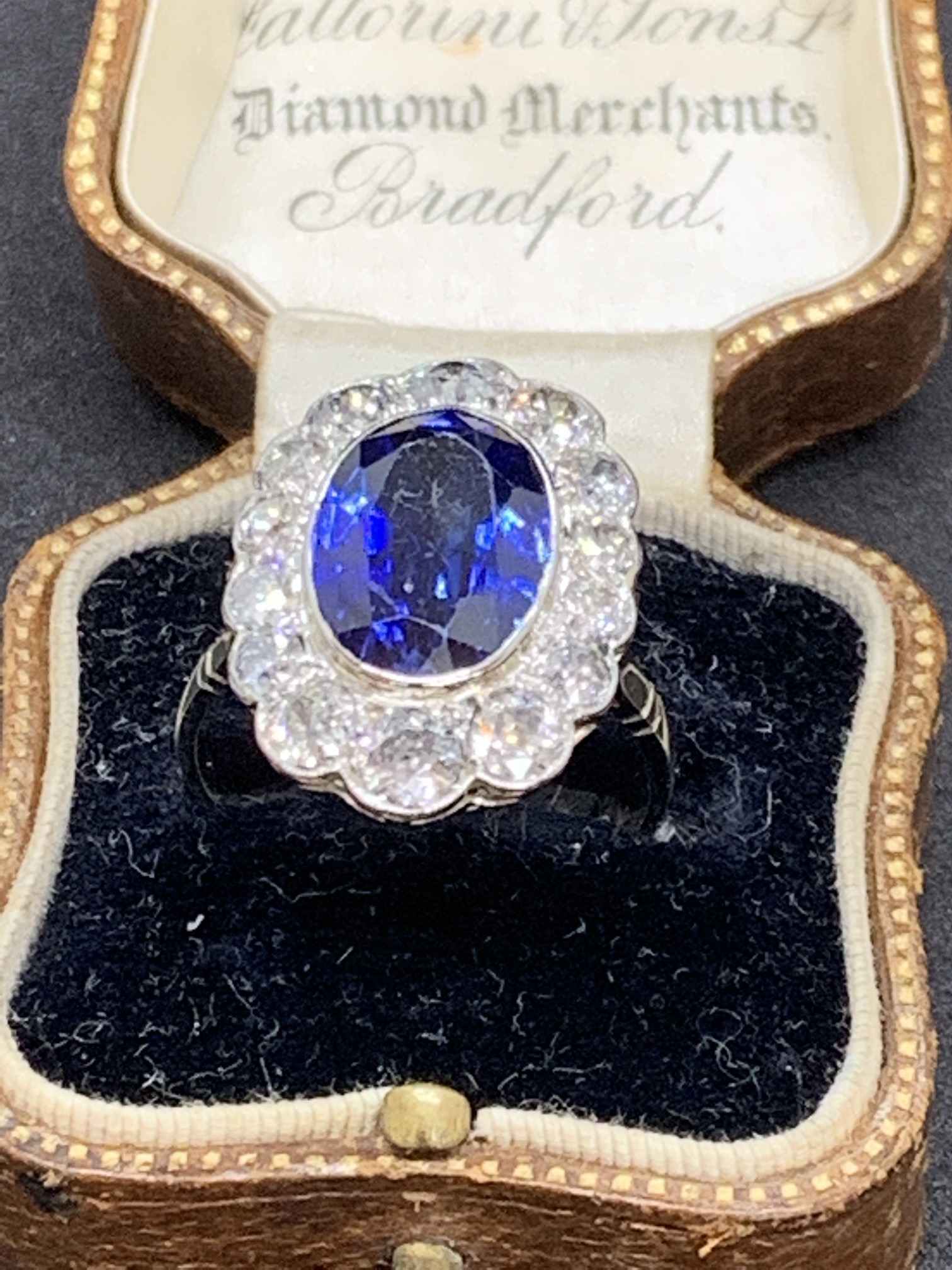 FINE 18ct Gold DIamond & Large Blue Stone Ring - approx 2cts of Diamonds + - Image 3 of 14