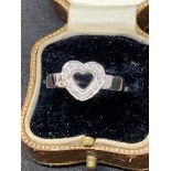 18ct WHITE GOLD DIAMOND SET HEART SET RING - 6.1 GRAMS