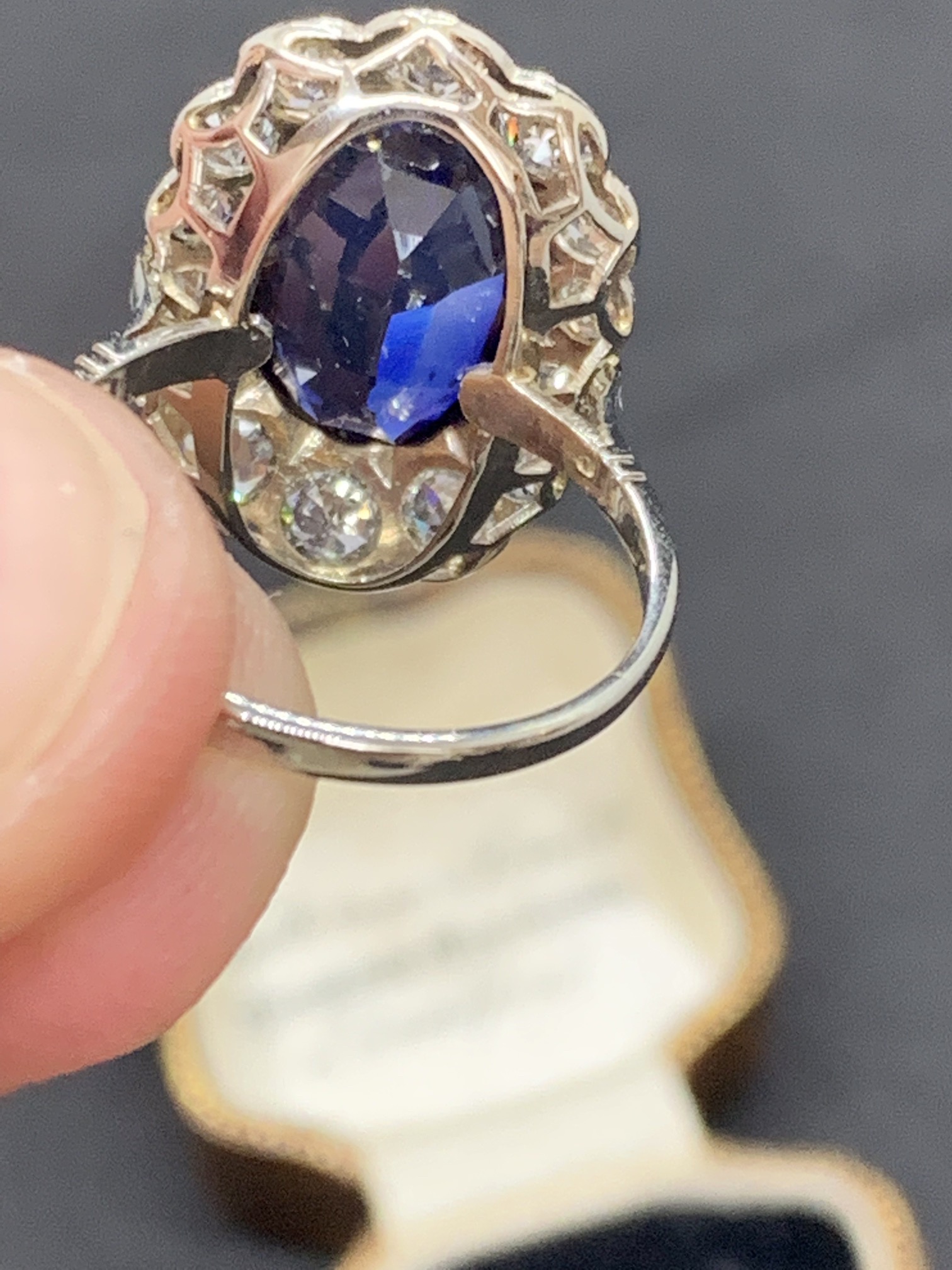 FINE 18ct Gold DIamond & Large Blue Stone Ring - approx 2cts of Diamonds + - Image 6 of 14