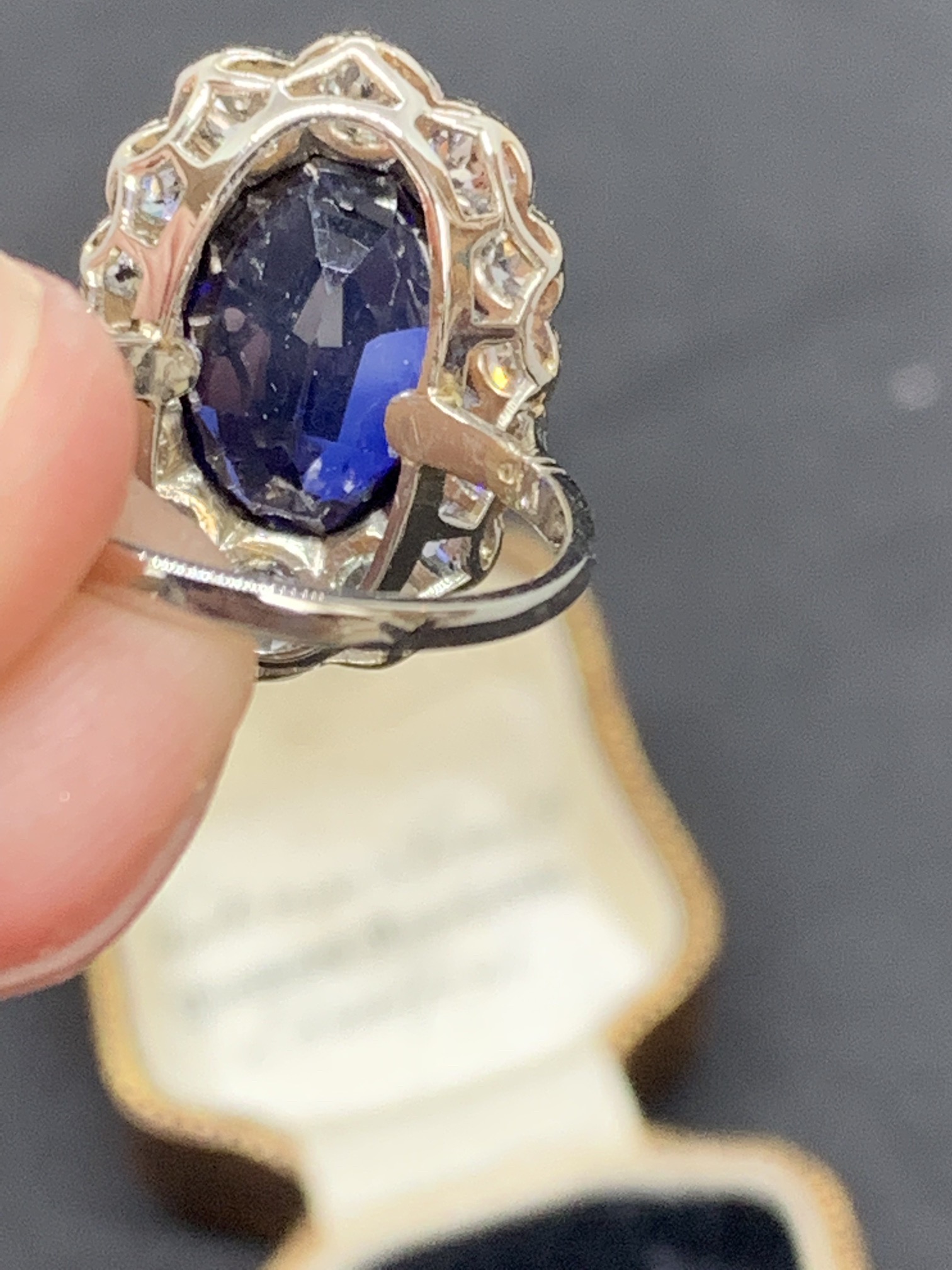 FINE 18ct Gold DIamond & Large Blue Stone Ring - approx 2cts of Diamonds + - Image 10 of 14