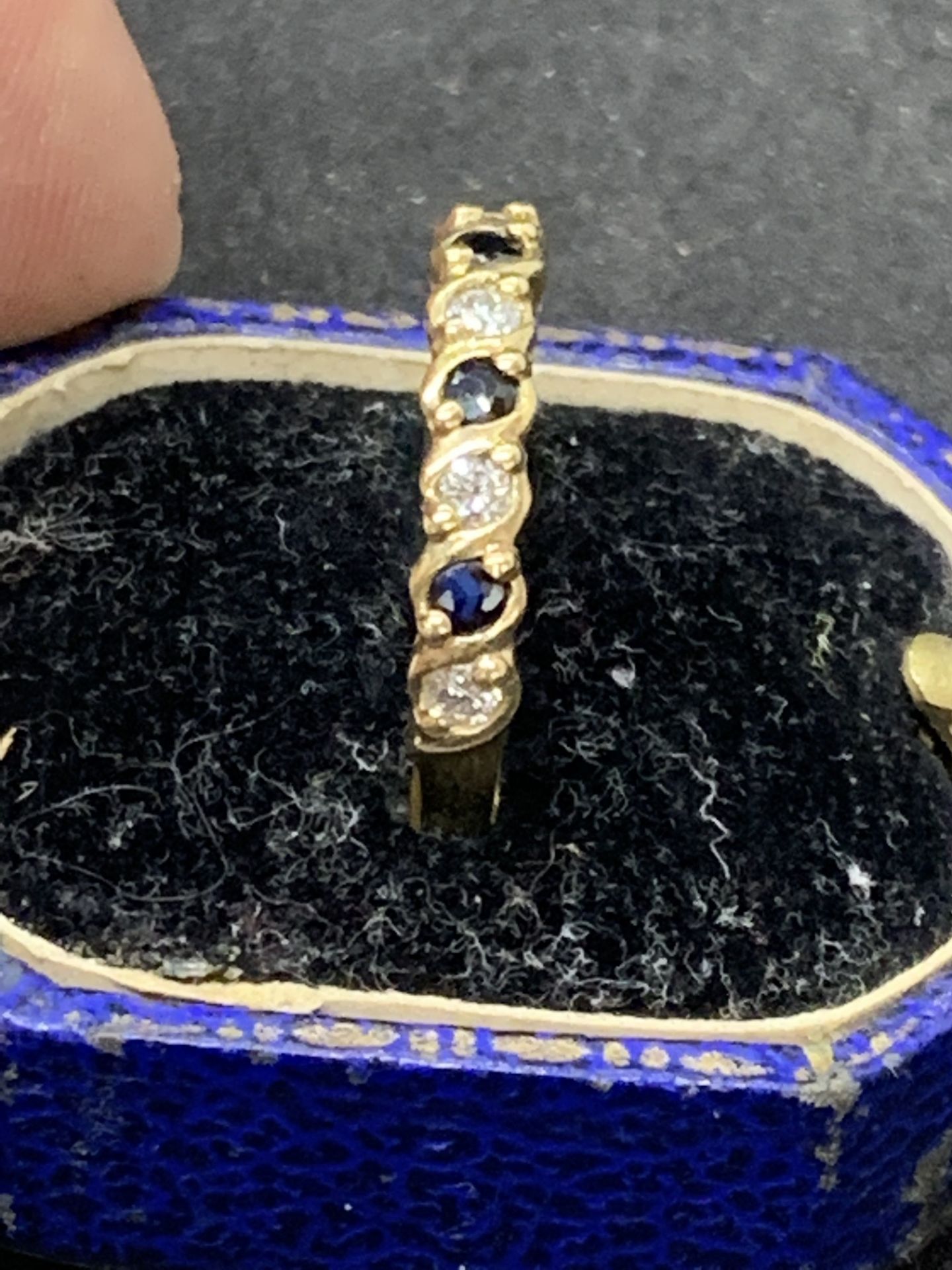 9ct GOLD SAPPHIRE & DIAMOND HALF ETERNITY RING - Image 4 of 5