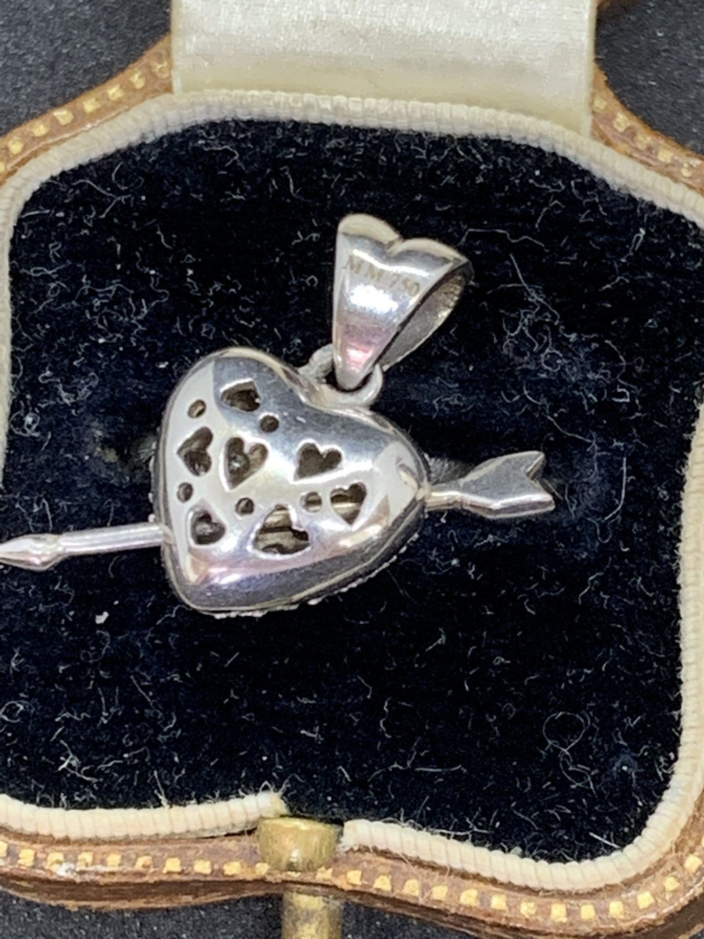 18ct GOLD DIAMOND HEART & ARROW (MOVES) PENDANT - Image 3 of 4