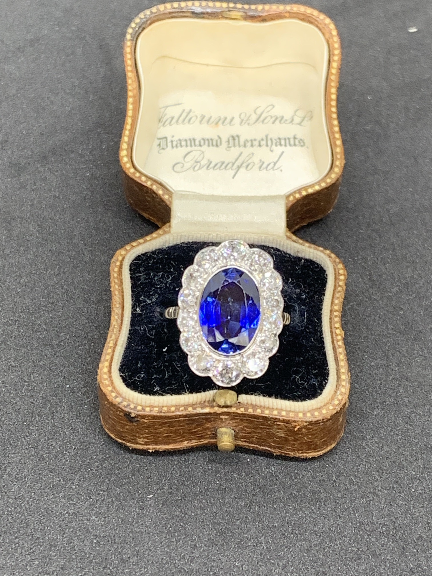 FINE 18ct Gold DIamond & Large Blue Stone Ring - approx 2cts of Diamonds + - Image 8 of 14