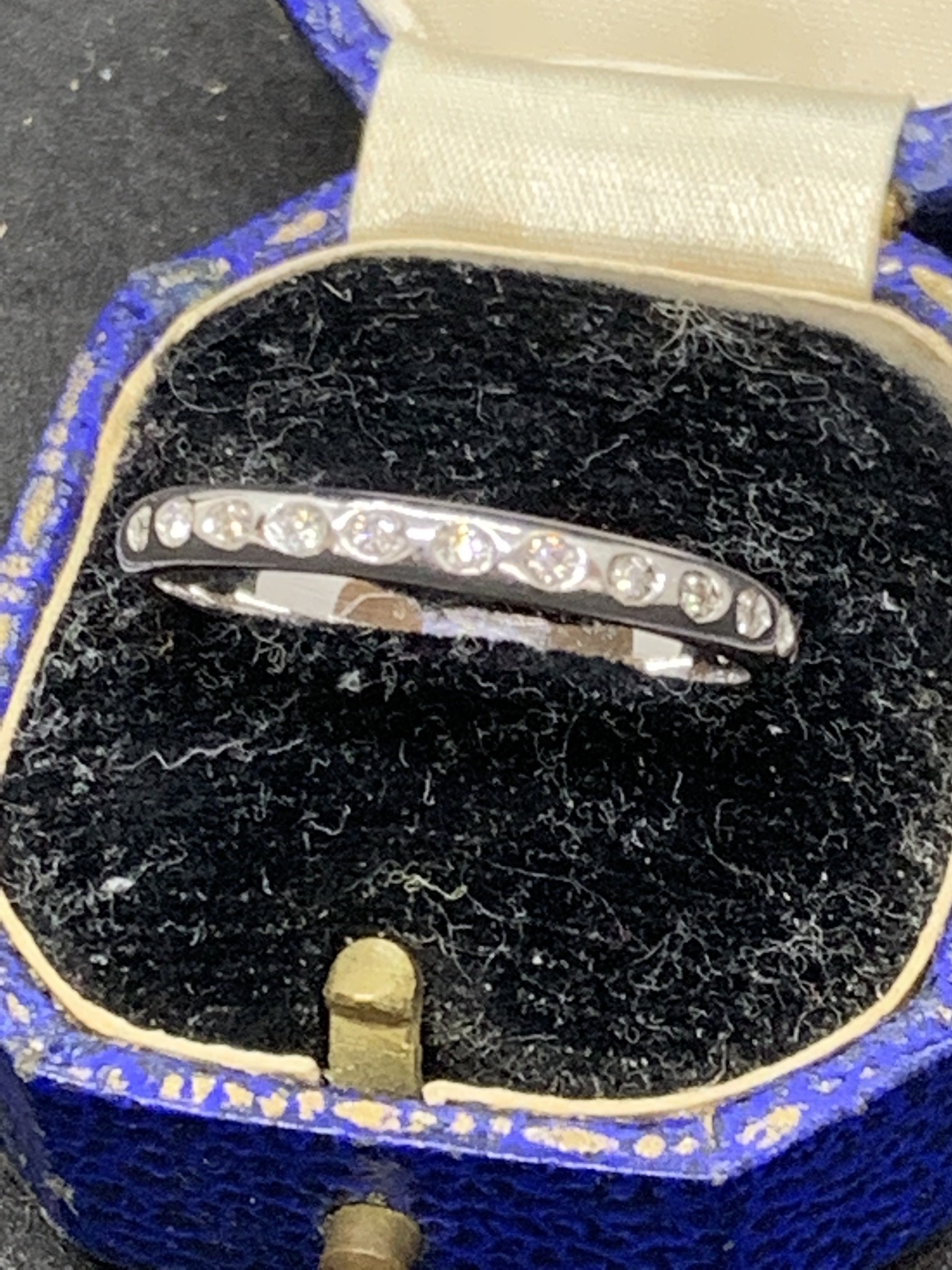 18ct GOLD DIAMOND SET RING