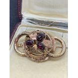 VICTORIAN 9ct GOLD BROOCH SET WITH GARNETS