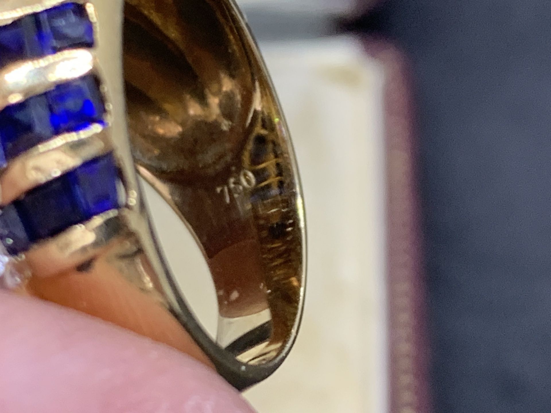 FINE SAPPHIRE & DIAMOND RING SET IN 18ct GOLD - 14.9 GRAMS - Image 4 of 5
