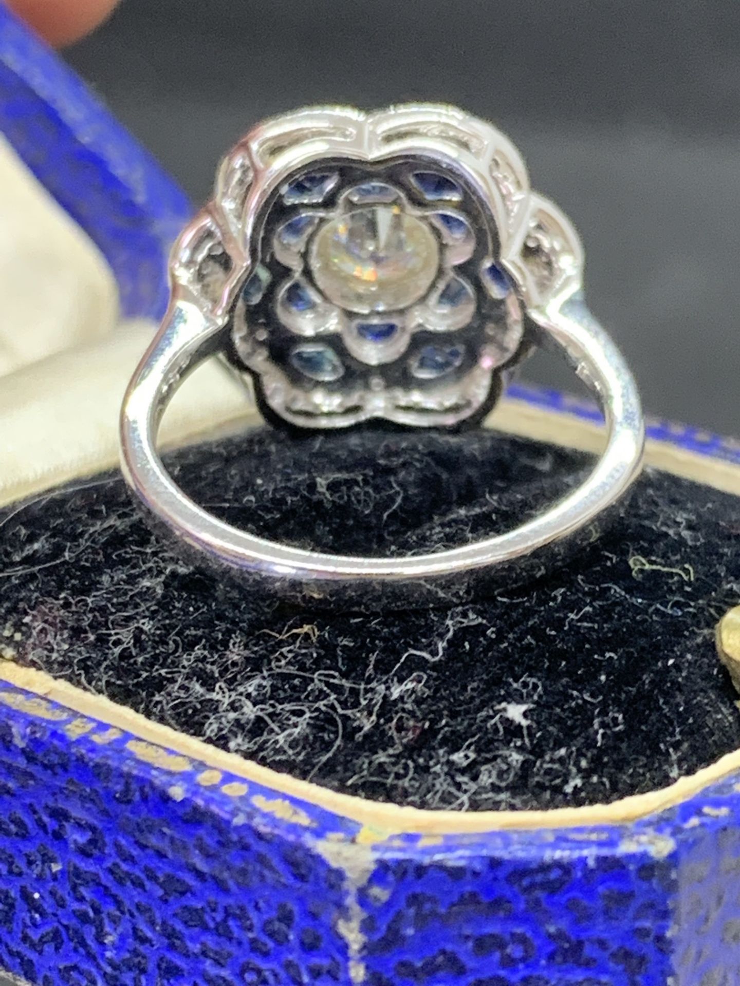 18ct GOLD SAPPHIRE & DIAMOND RING - CENTRE DIAMOND 0.80ct -WOW!! - Image 5 of 5