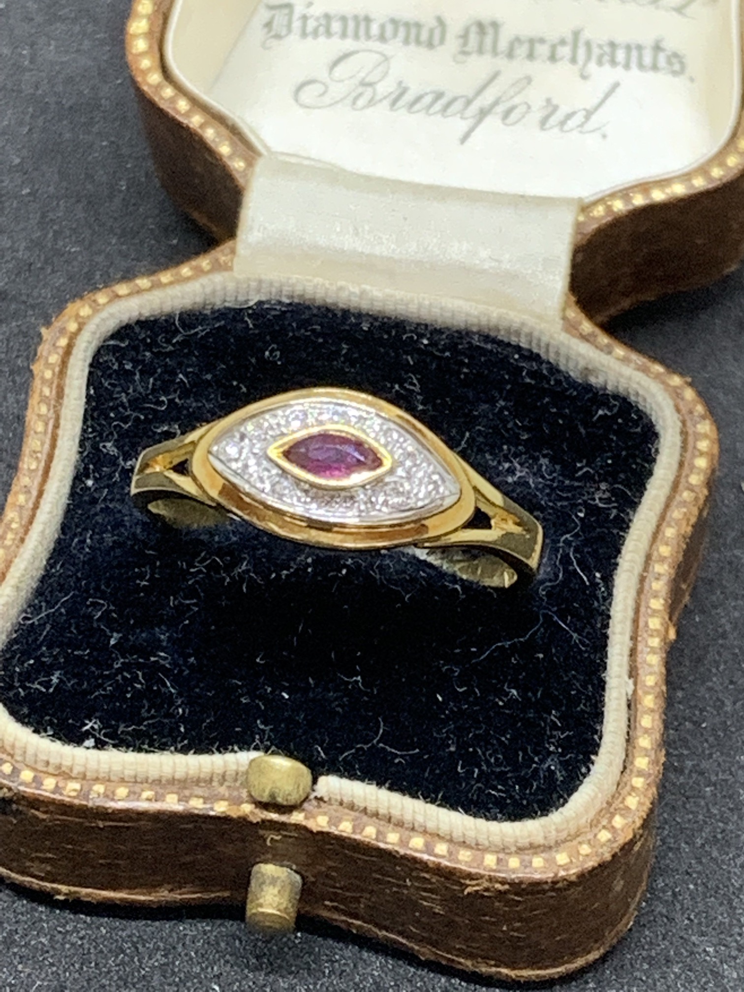 18ct GOLD RUBY & DIAMOND SET RING - Image 2 of 4