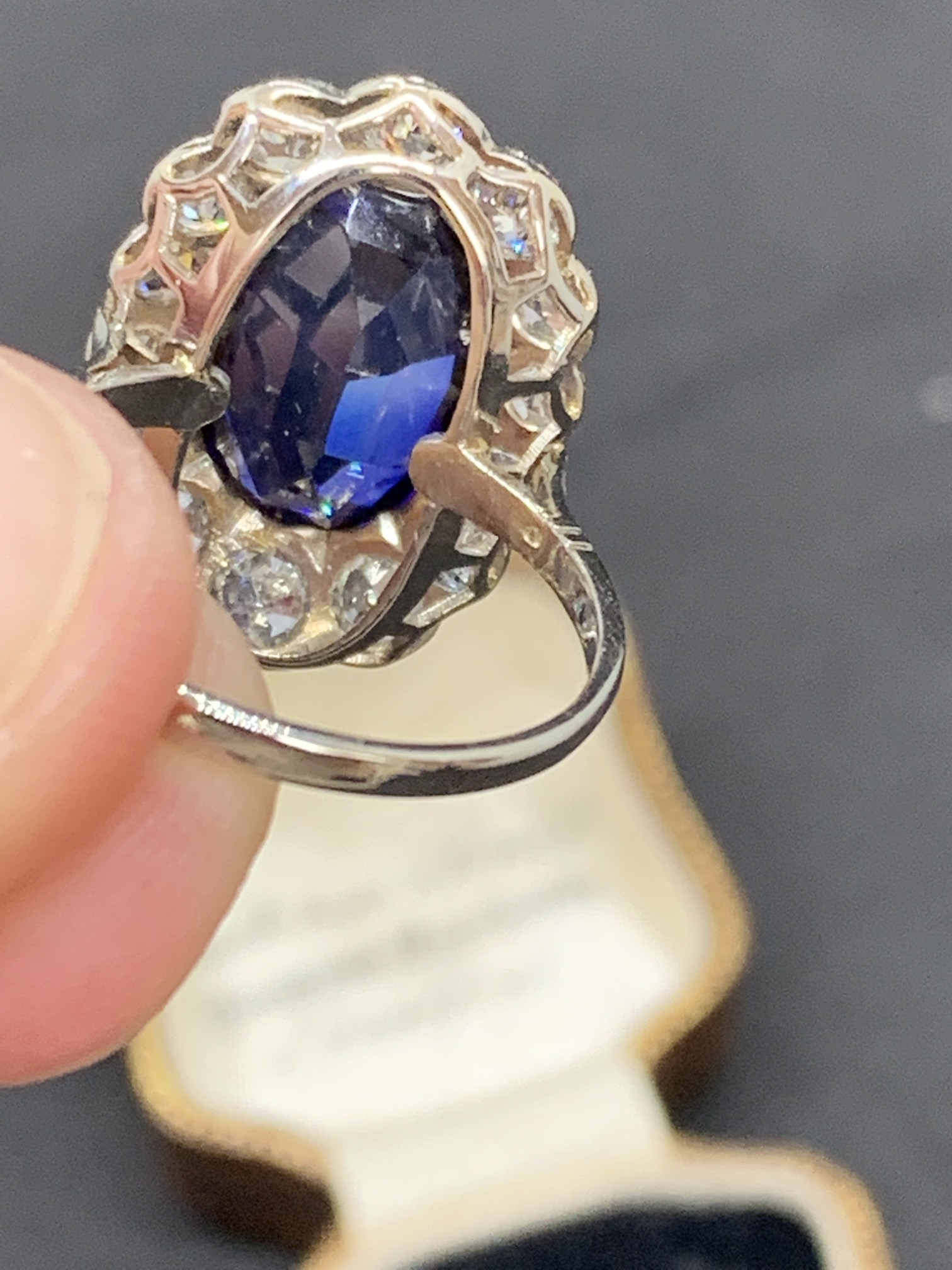 FINE 18ct Gold DIamond & Large Blue Stone Ring - approx 2cts of Diamonds + - Image 12 of 14