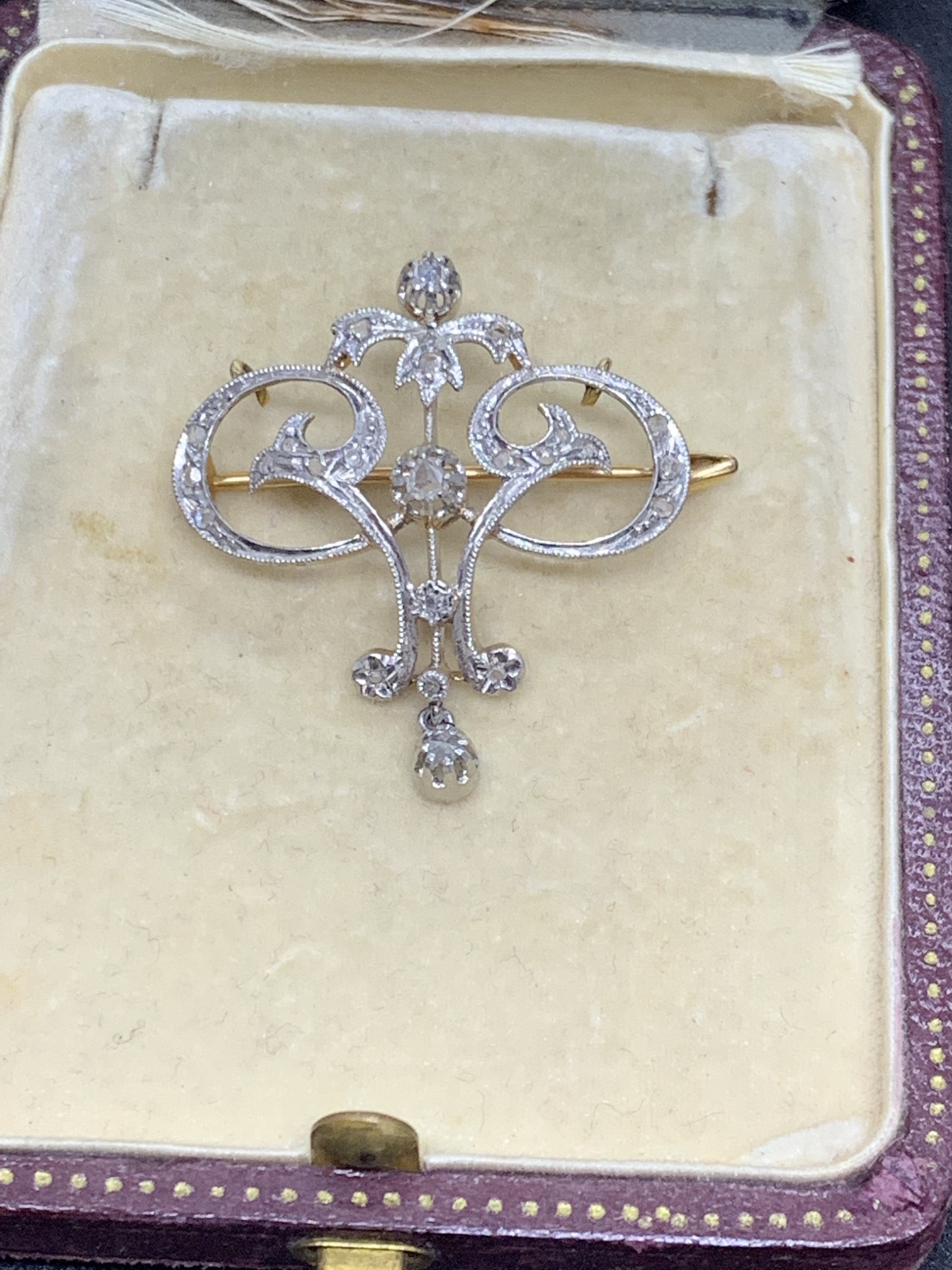 ANTIQUE ART DECO 18ct GOLD DIAMOND SET BROOCH - Image 3 of 3