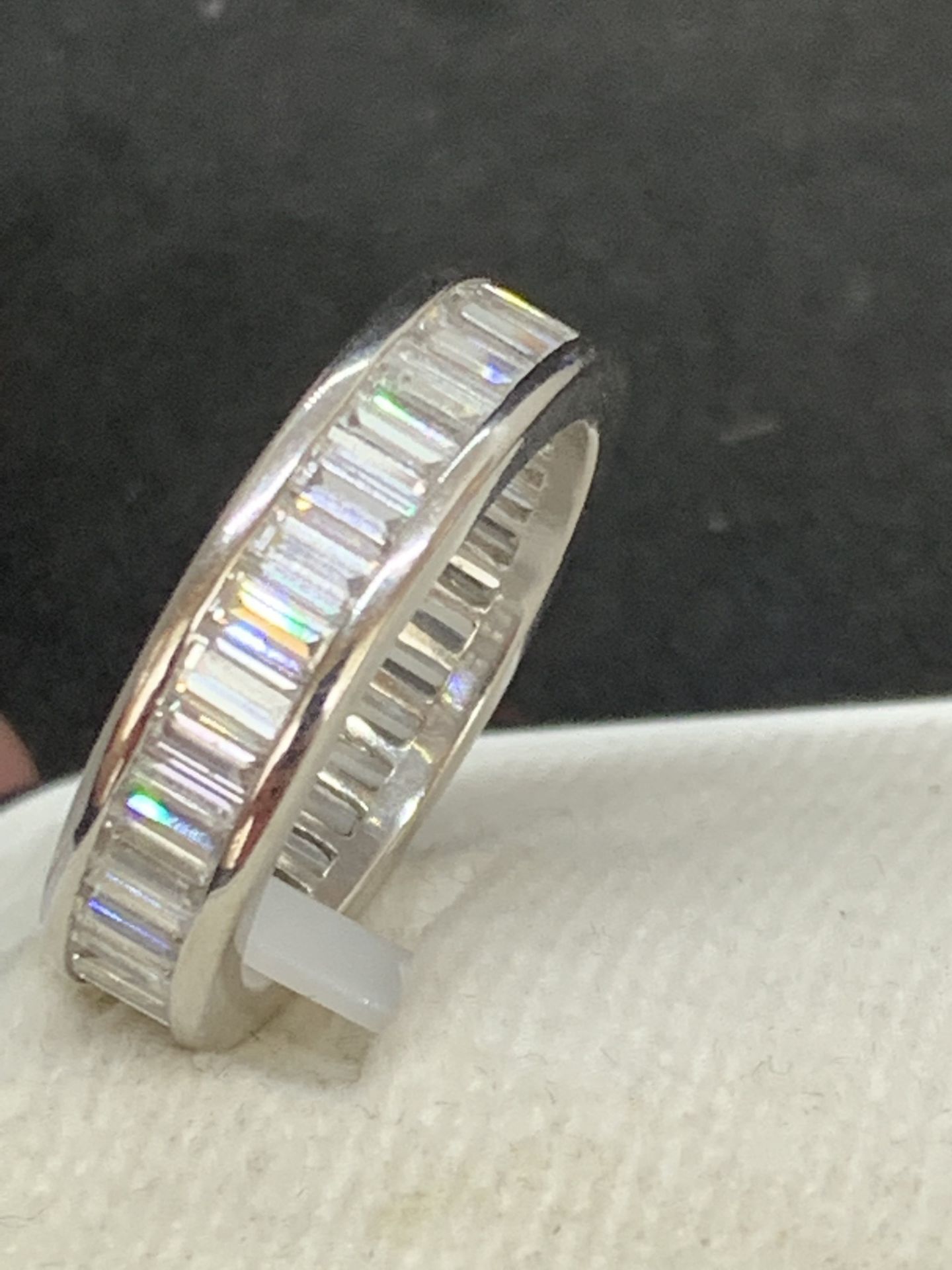 14ct WHITE GOLD RING SET WITH BAGUETTE STONES - 7 GRAMS