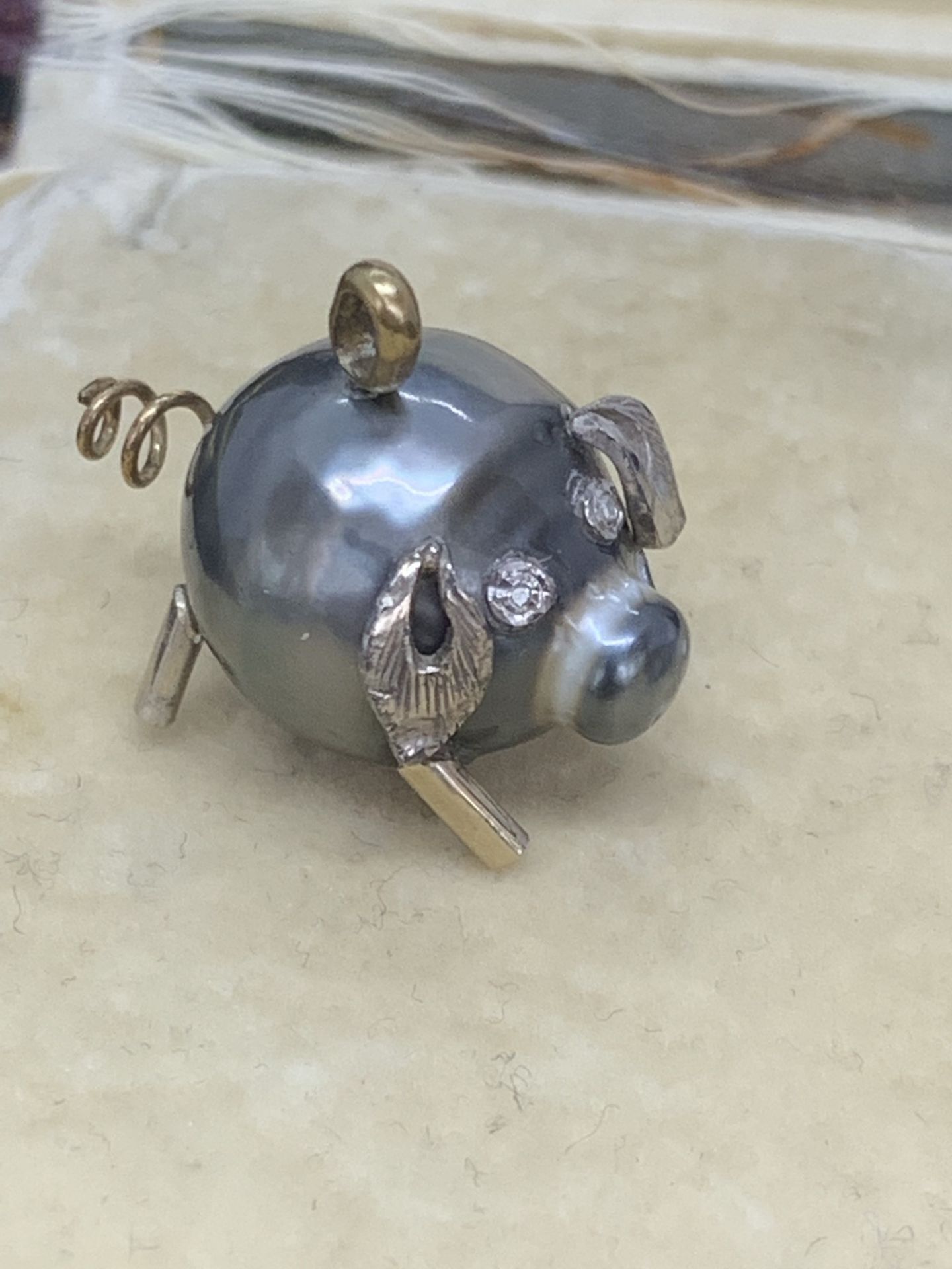 TAHITIAN PEARL, GOLD & DIAMOND PIG PENDANT - UNUSUAL - Image 3 of 5