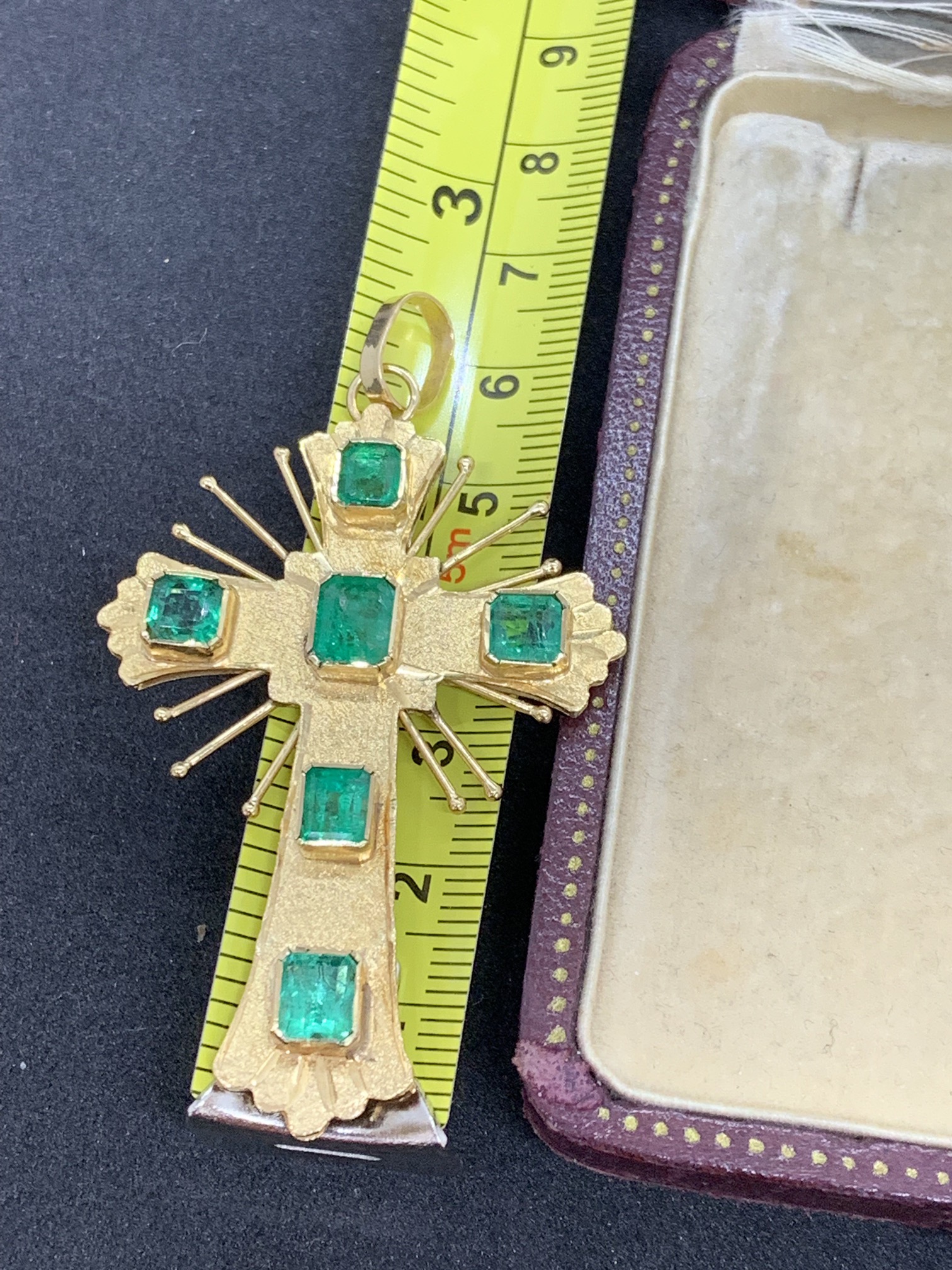 18ct GOLD SET WITH 10.00cts OF EMERALDS - 11.5 GRAMS - Image 4 of 4