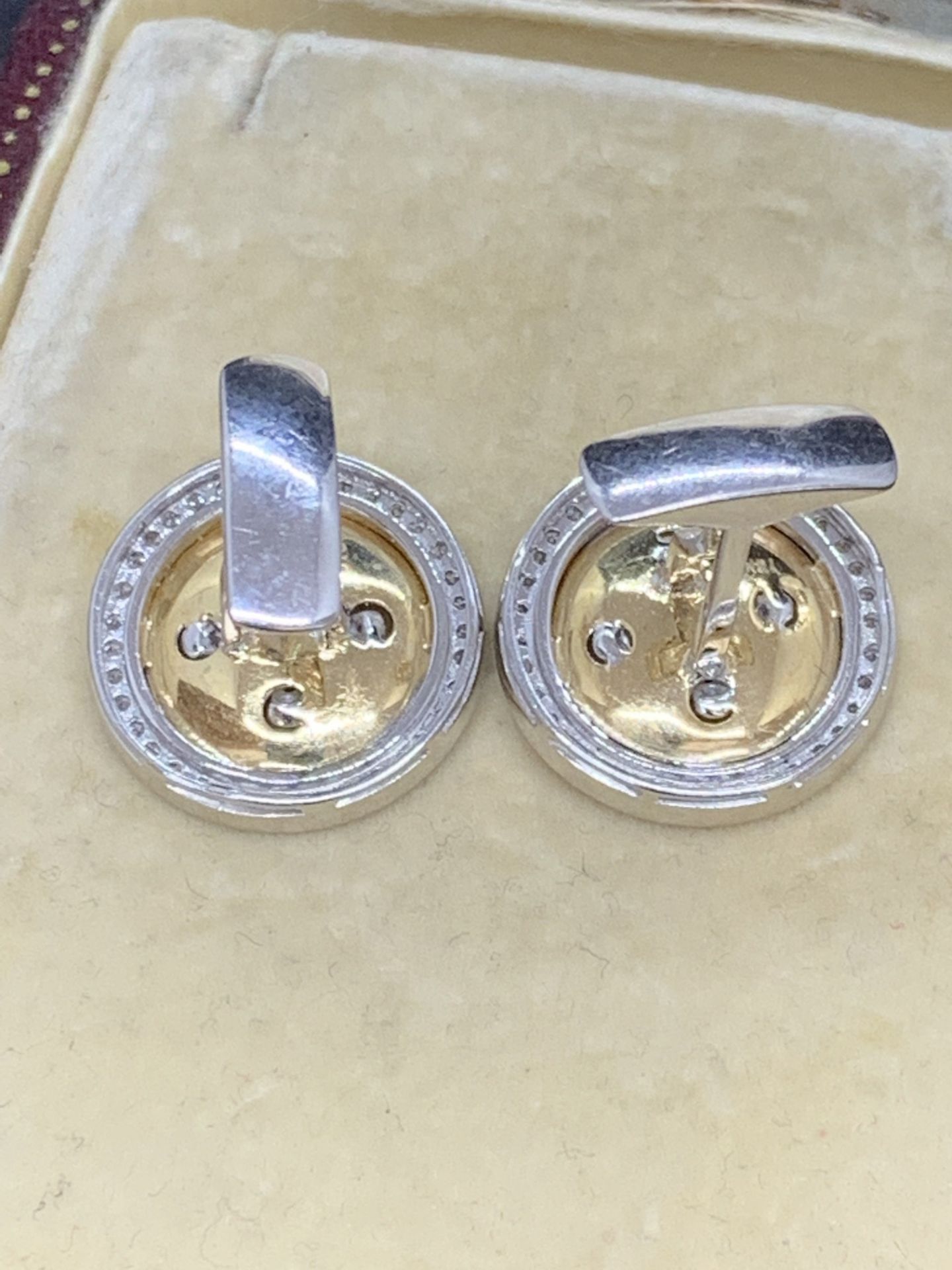 18ct GOLD 2.00ct DIAMOND SET CUFFLINKS - Image 2 of 4