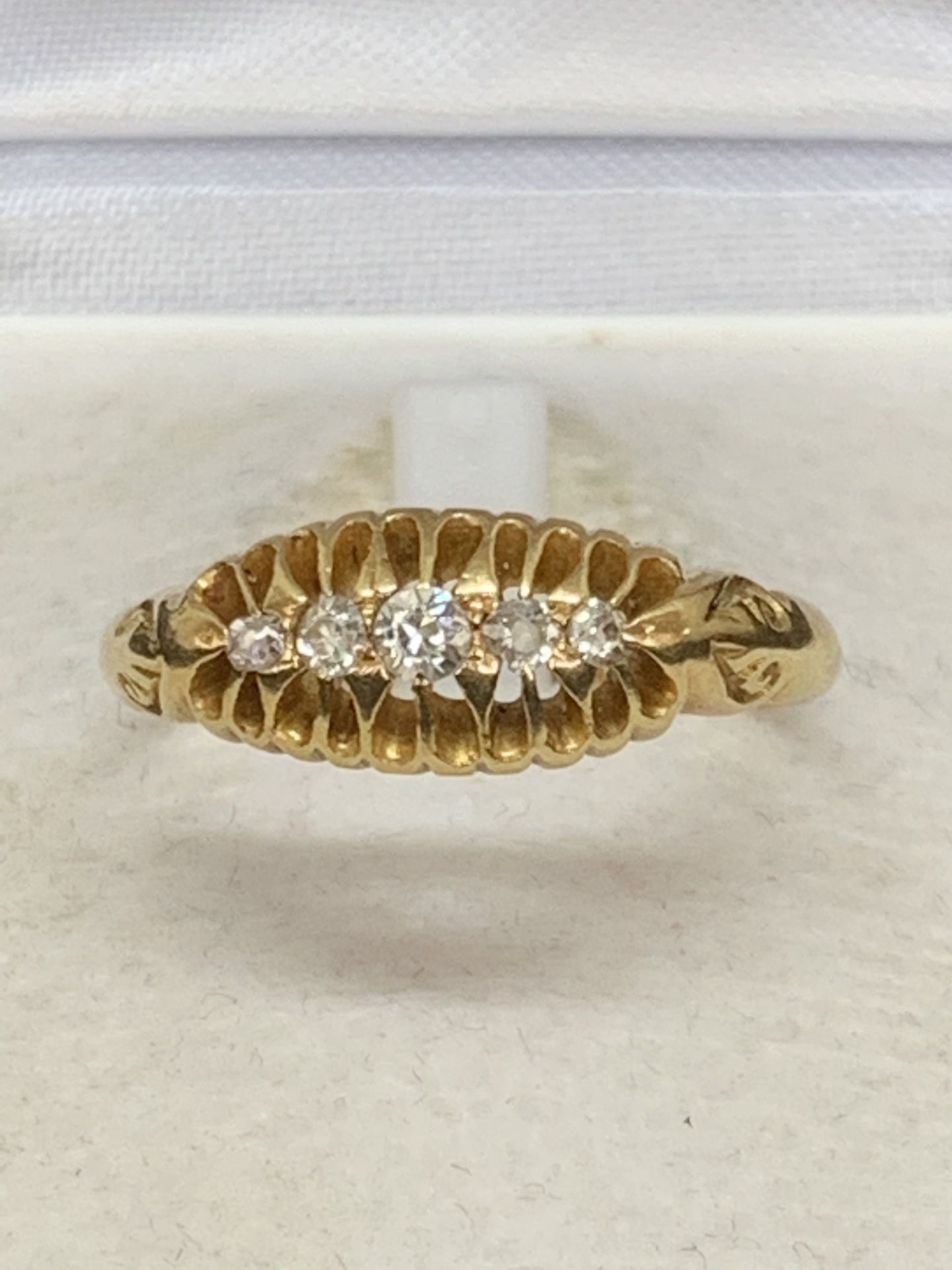 VICTORIAN 18ct GOLD 5 STONE DIAMOND RING - Image 2 of 3