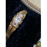 18ct GOLD 3 STONE DIAMOND RING