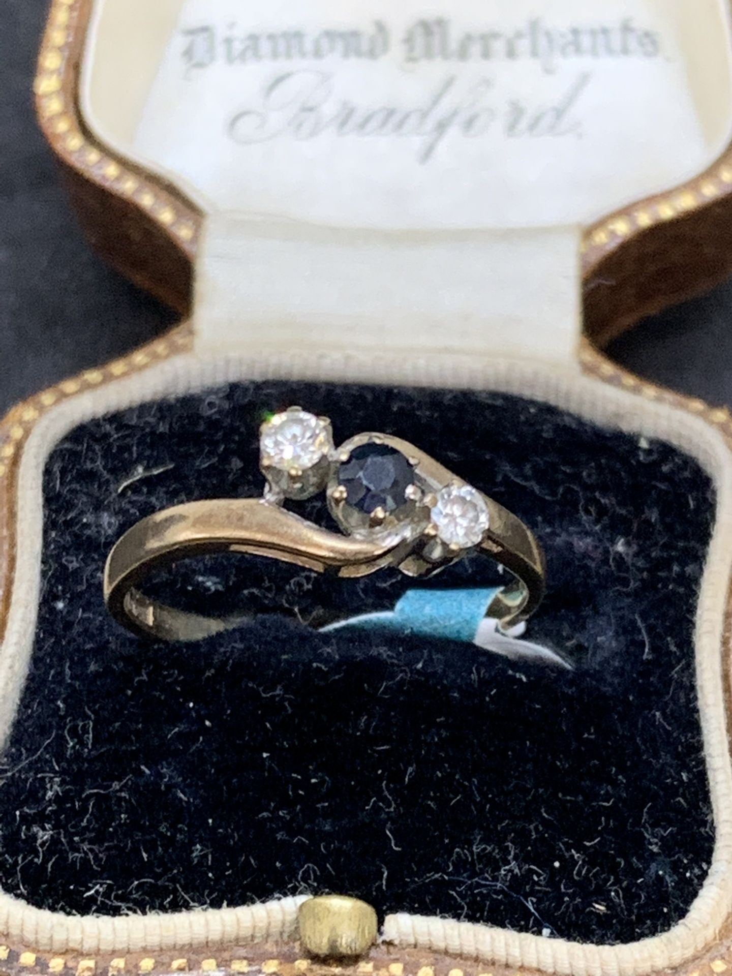 9ct GOLD SAPPHIRE & DIAMOND RING - Image 2 of 3