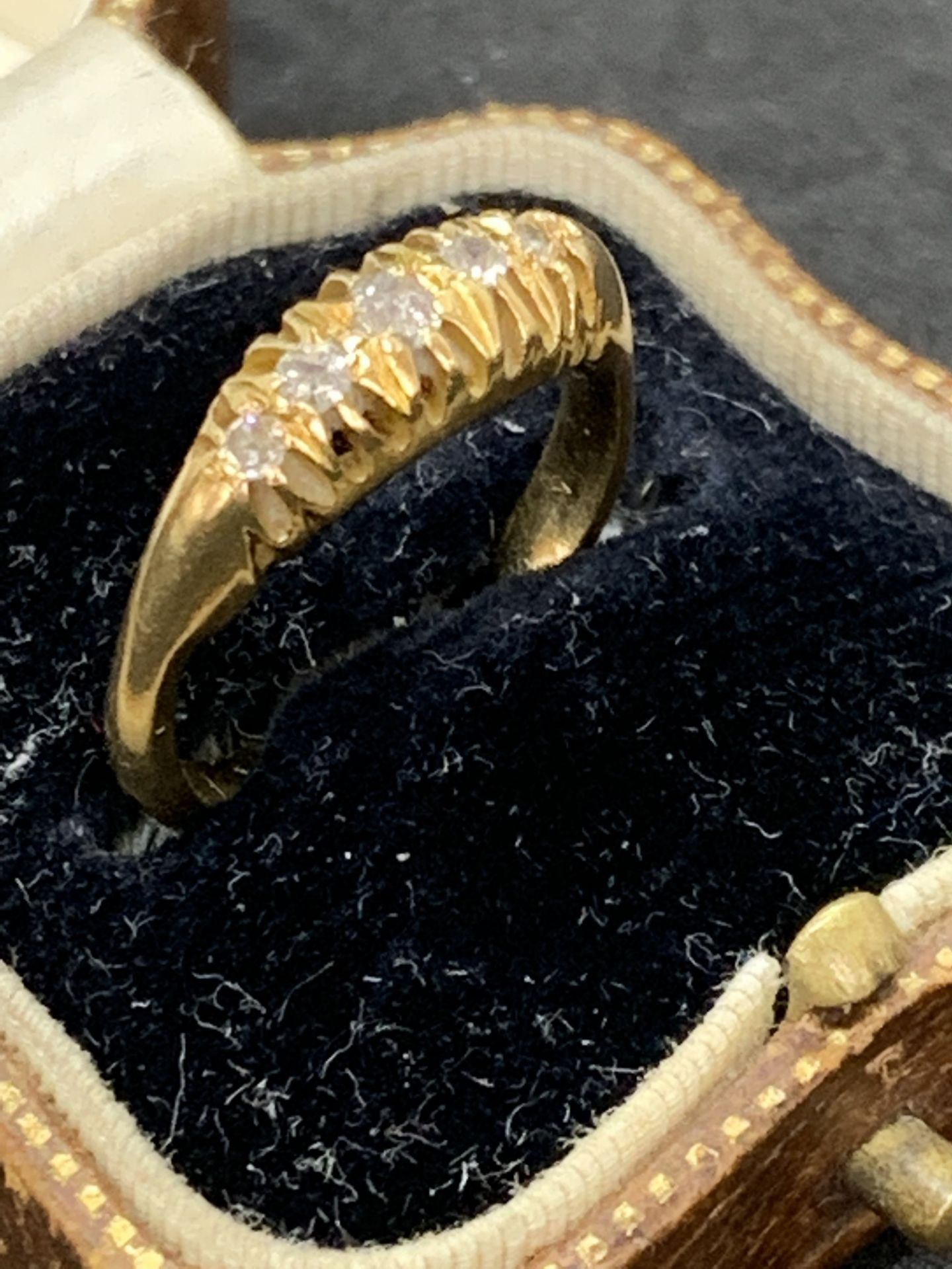 VICTORIAN 18ct GOLD 5 STONE DIAMOND RING - Image 3 of 4